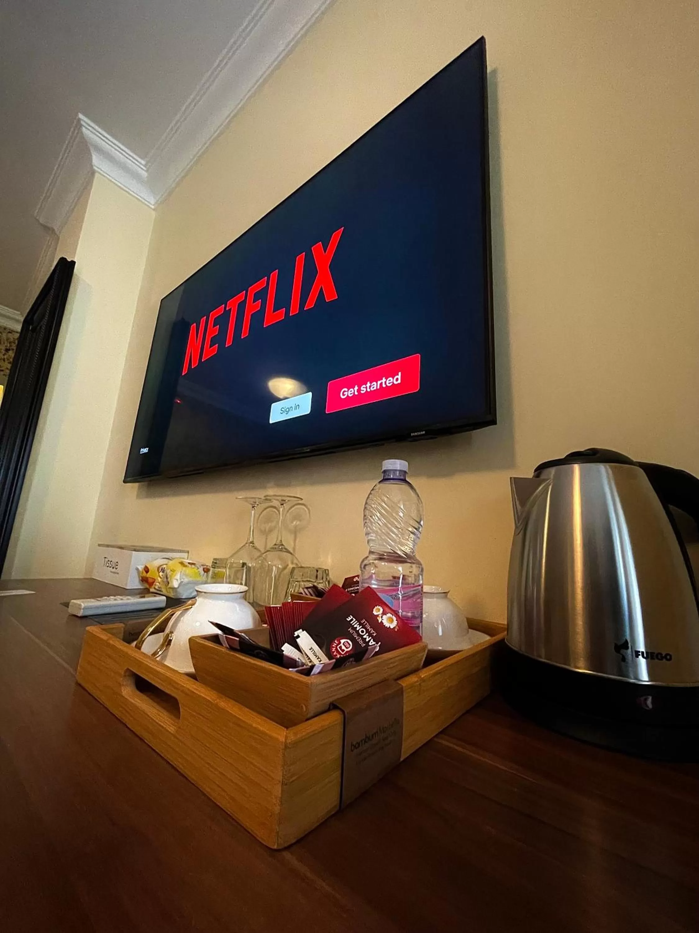 TV and multimedia, TV/Entertainment Center in HOTEL LYBETEN