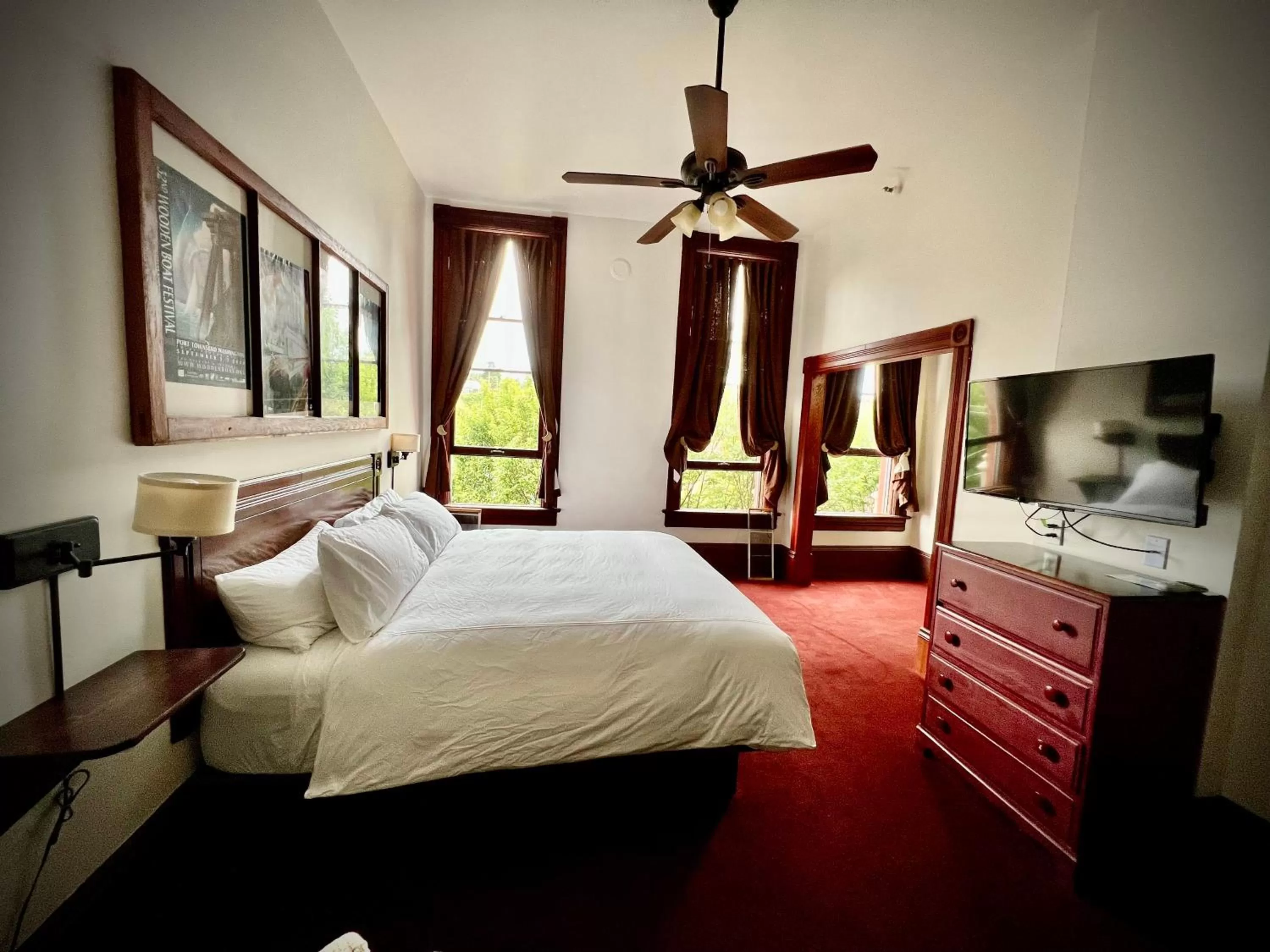 Bed in The Monarch Hotel