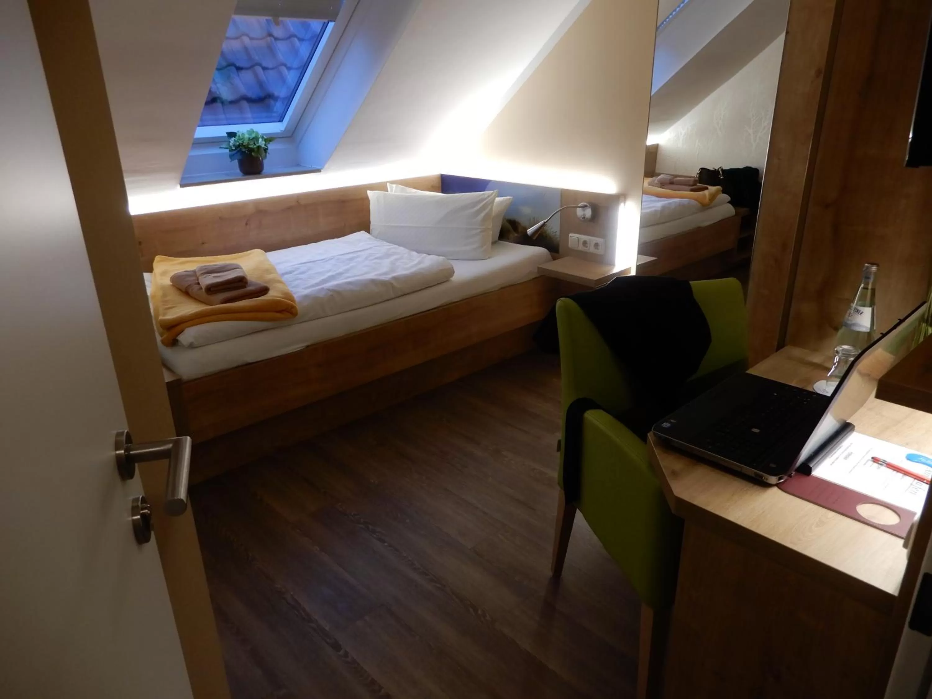 Photo of the whole room, Bed in Hotel Pension Am Hafen