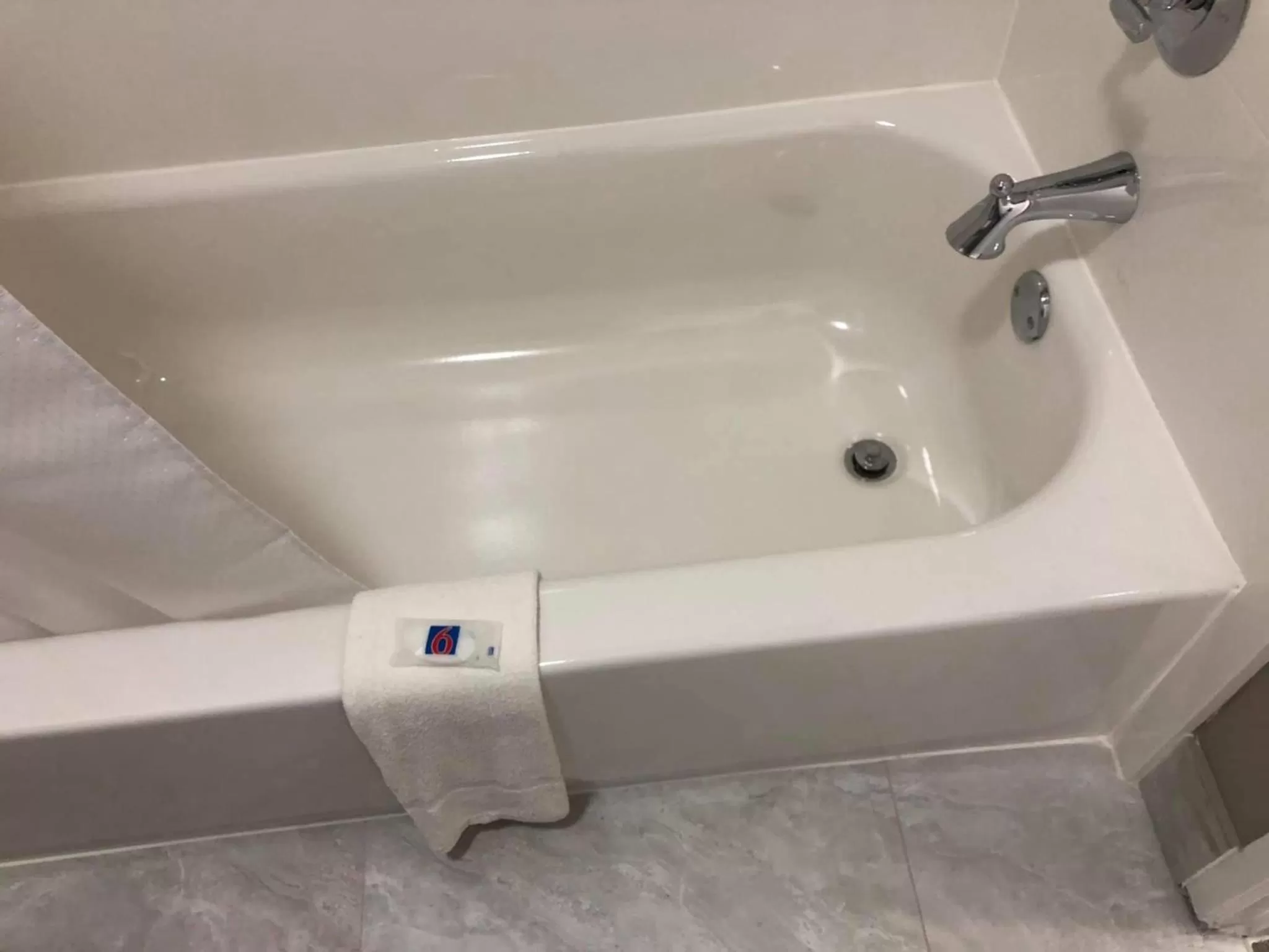 Bath in Motel 6 Tulsa, Ok - Central