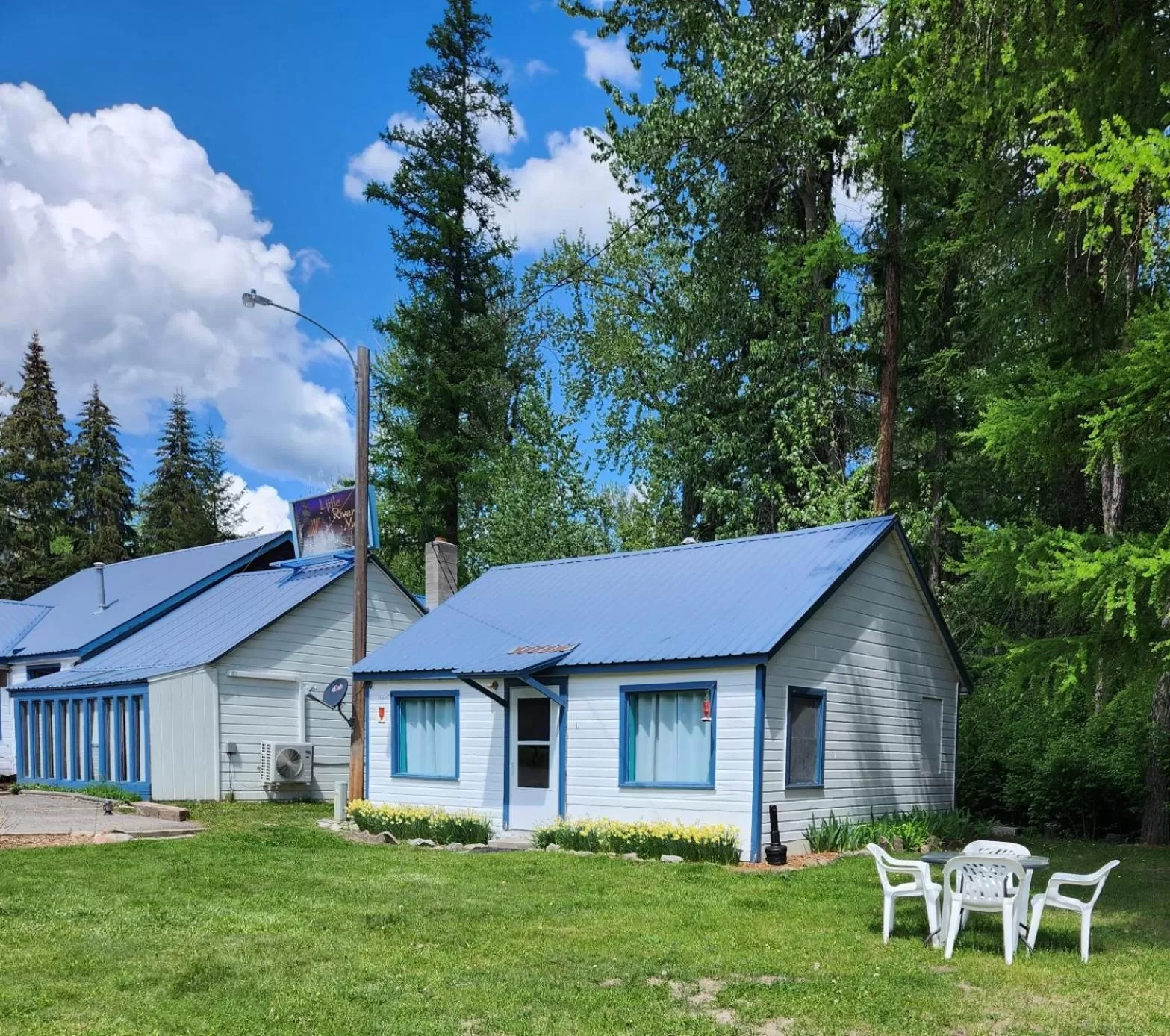 Property building in Little River Motel Saint Regis