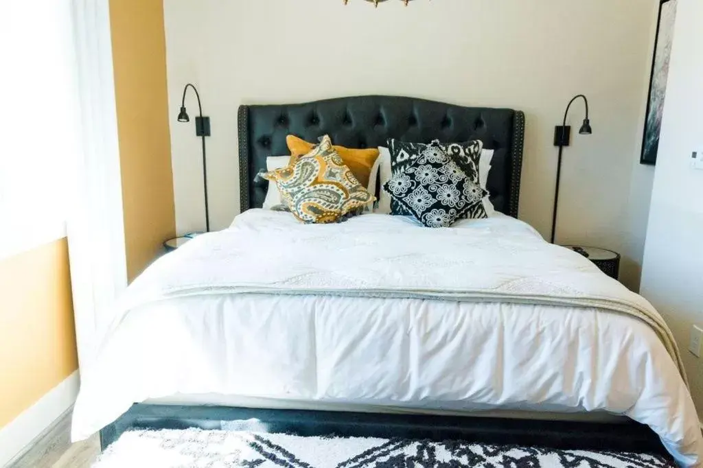 Standard Queen Room in The Bishop Arts Hotel by Qresorts Standard Queen Room in The Bishop Arts Hotel by Qresorts