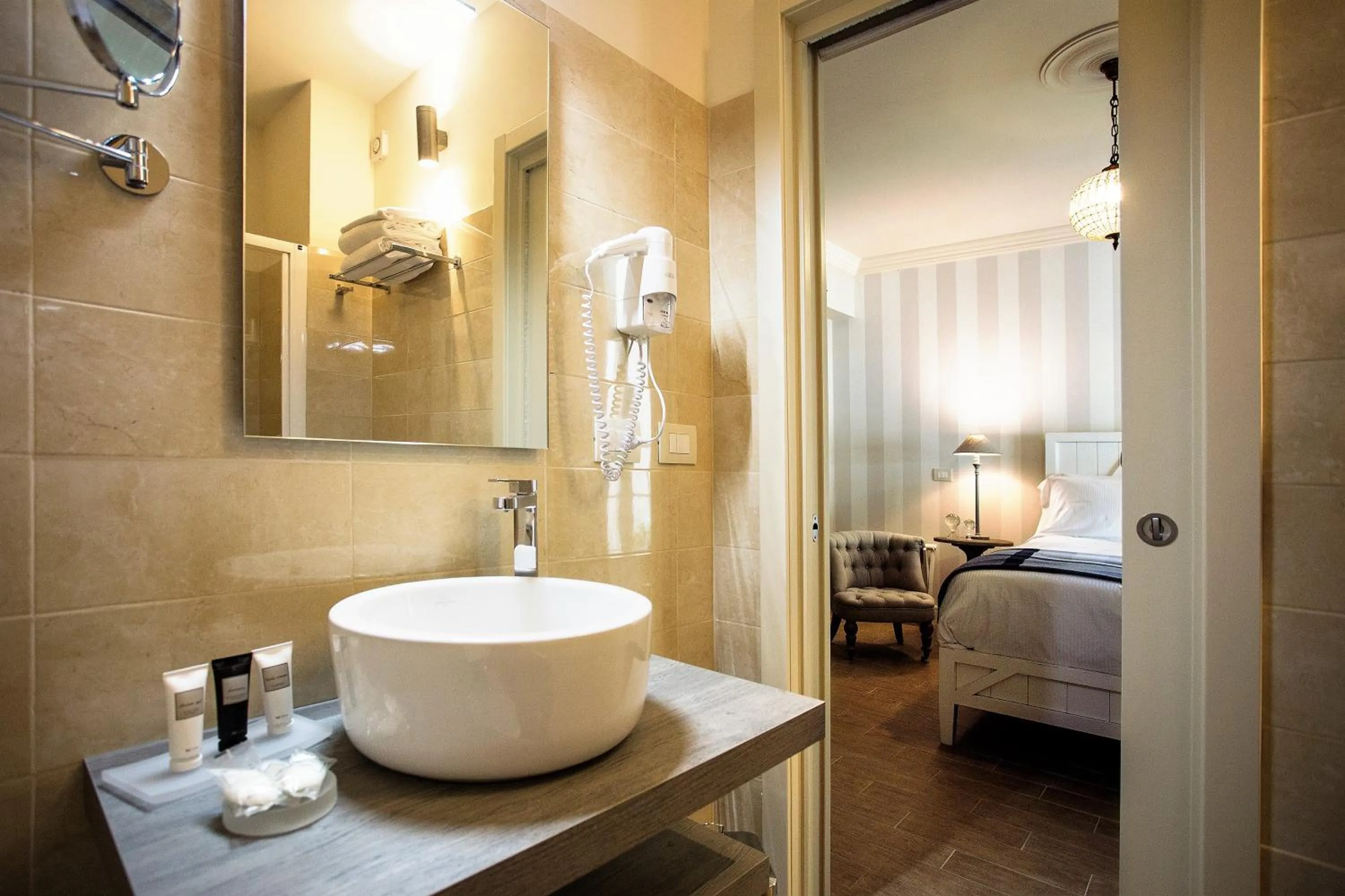 Bathroom, Bed in Lemon House