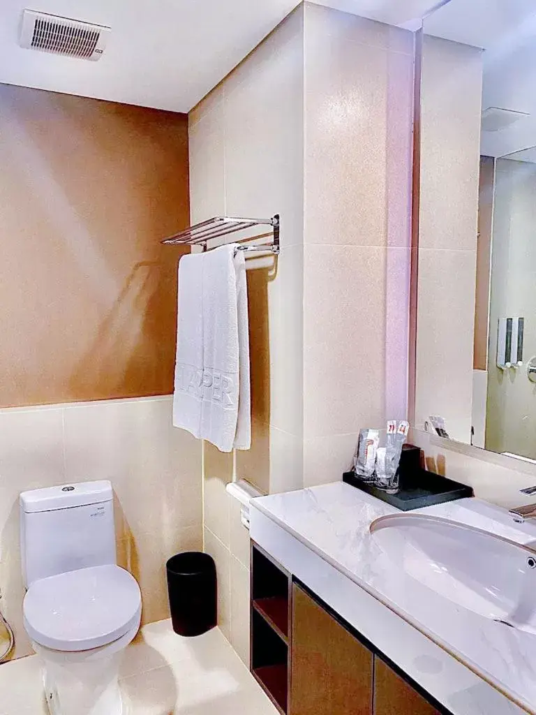 Deluxe Double Room in Harper Palembang by ASTON Deluxe Double Room in Harper Palembang by ASTON