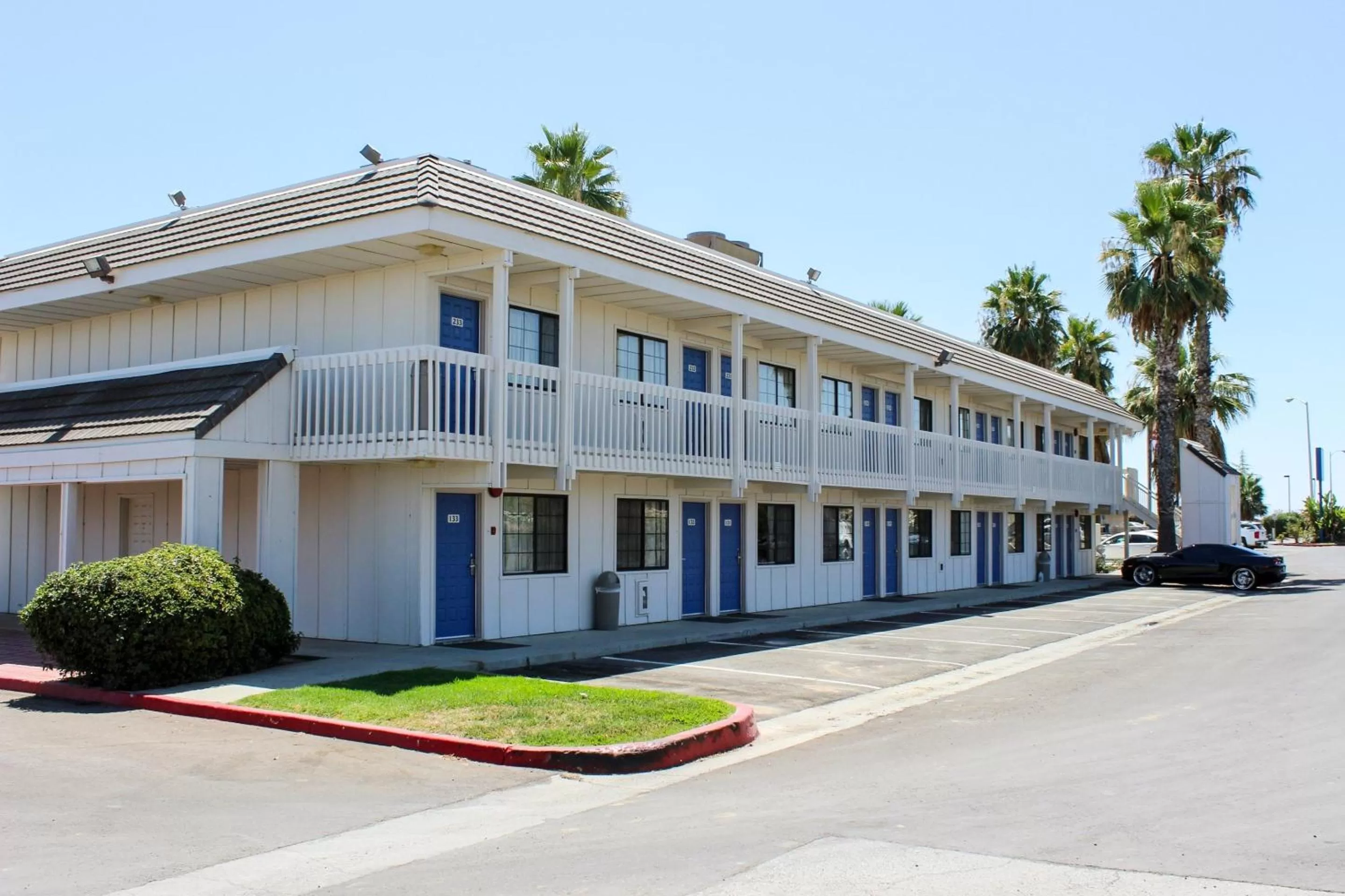 Property building in Motel 6-Coalinga, CA - East