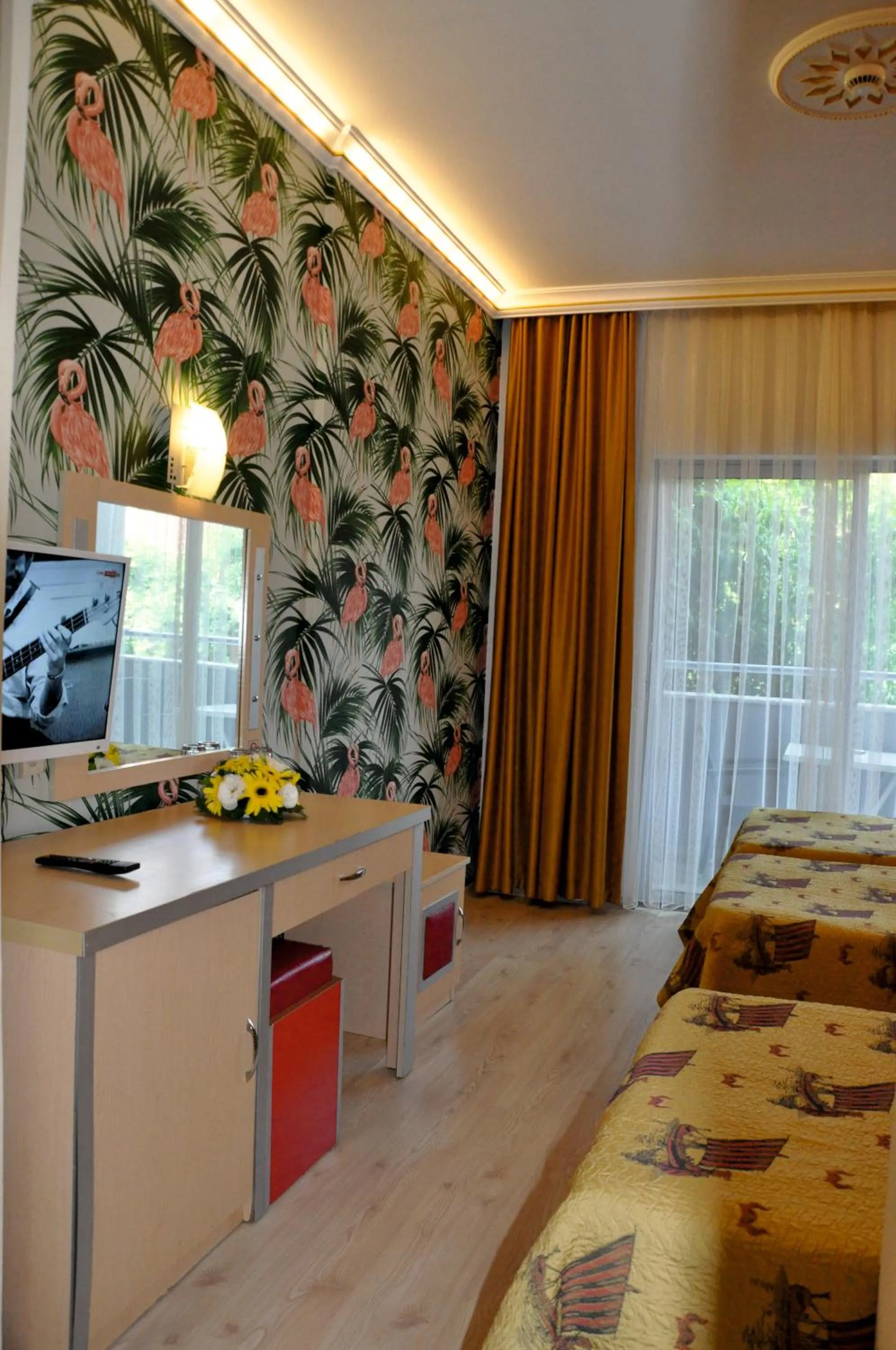 Garden, TV/Entertainment Center in Grand Viking Hotel