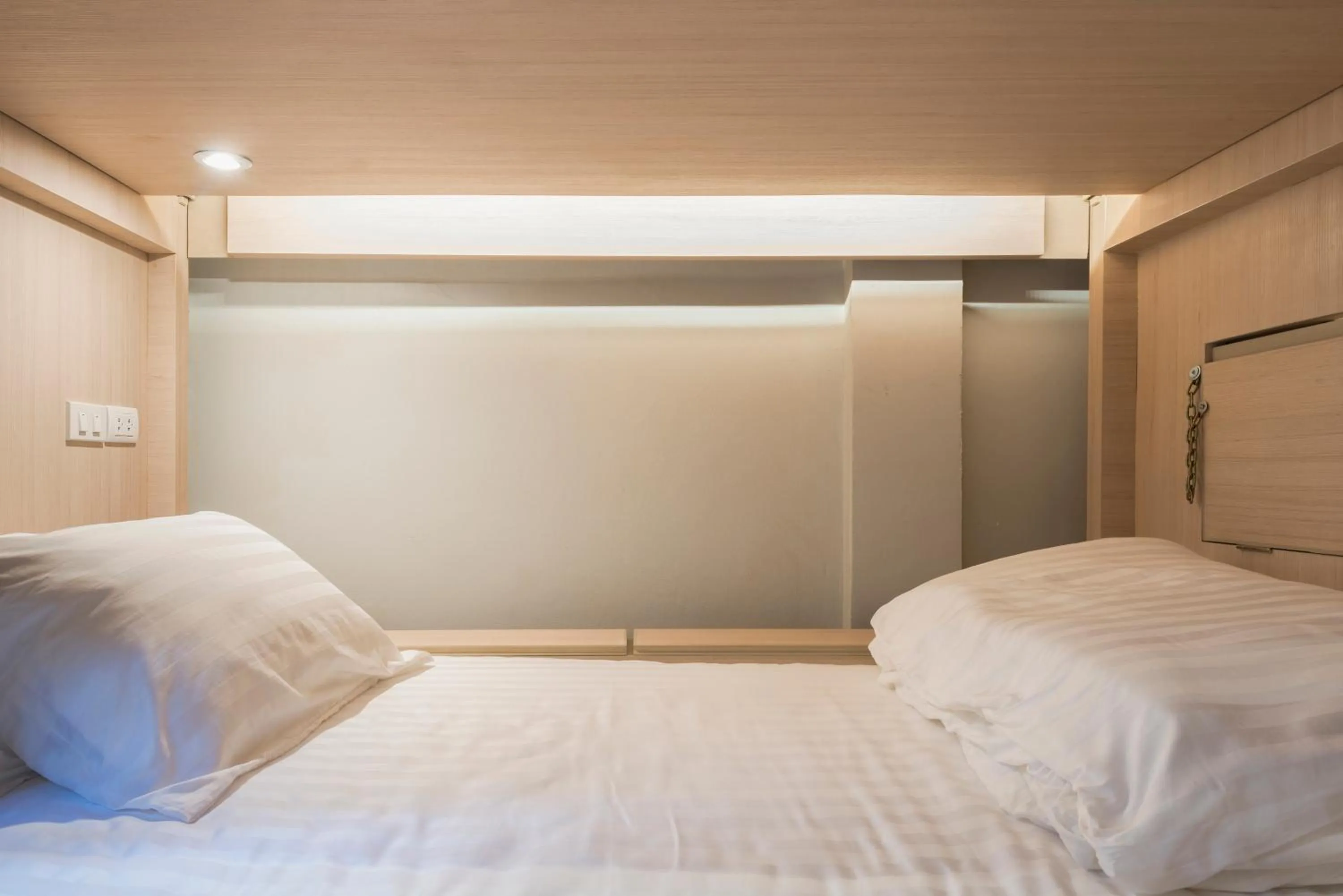 Bed in Kinnon Deluxe Hostel Coworking Cafe