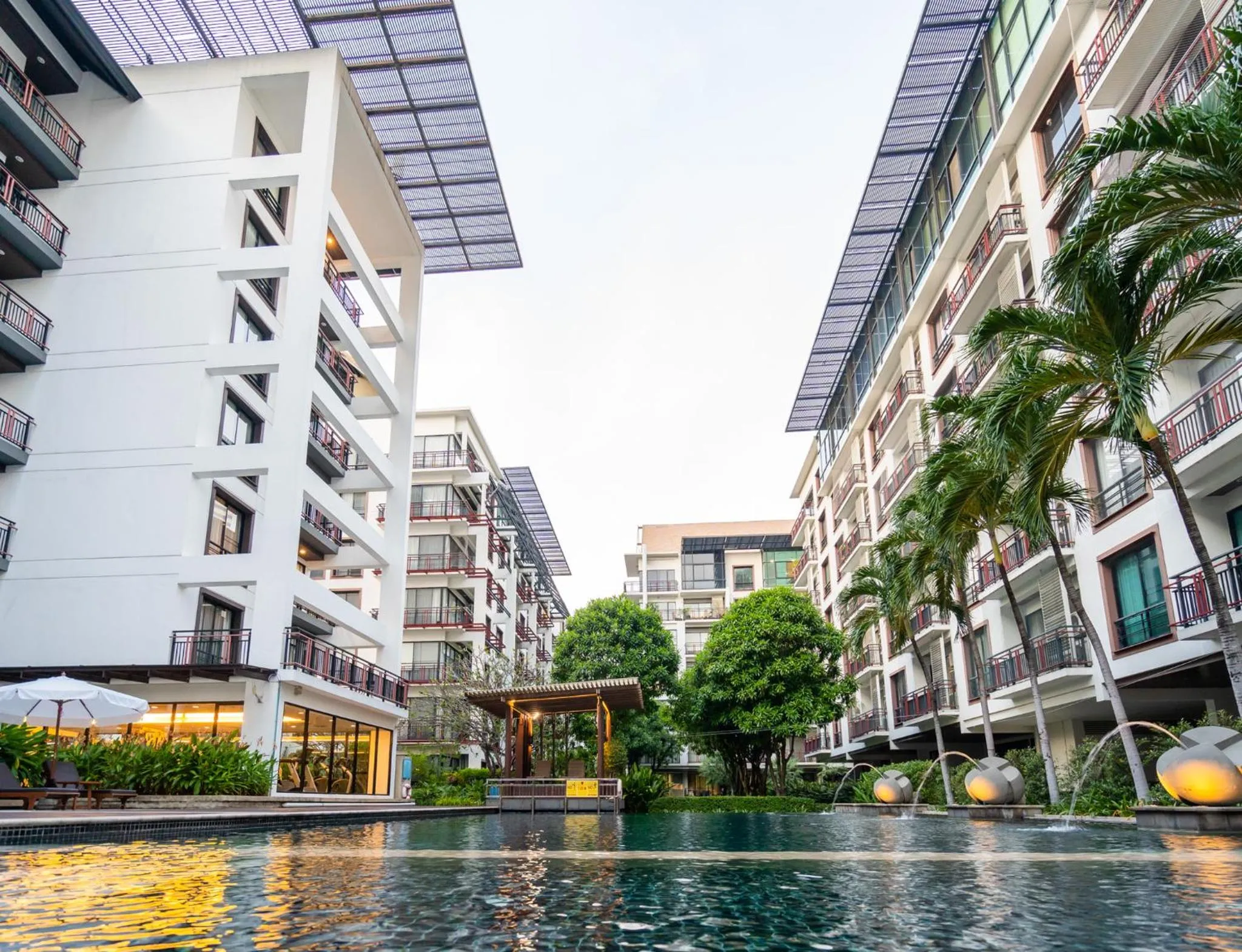 Swimming pool in Amanta Hotel & Residence Ratchada