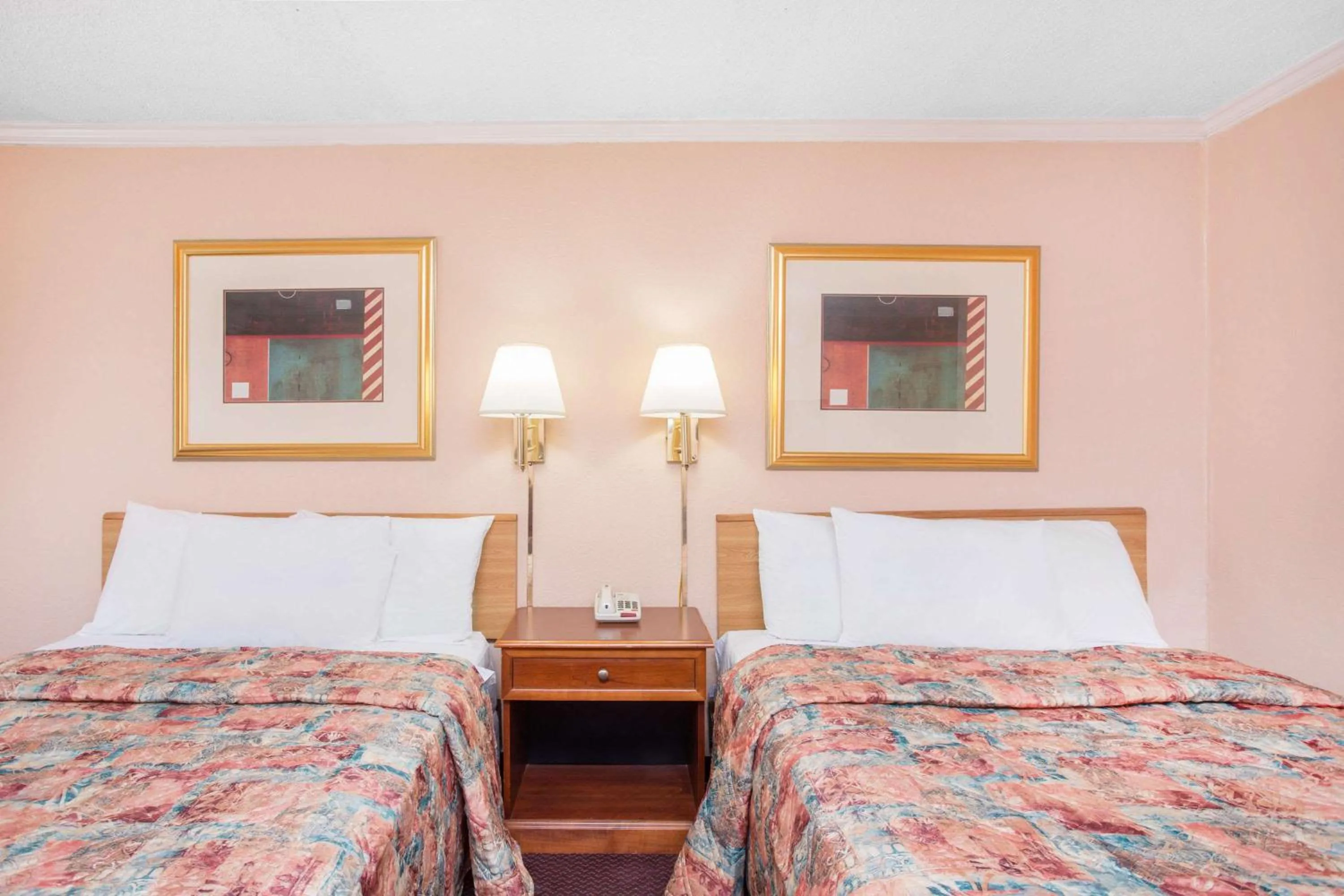 Photo of the whole room in Knights Inn - Augusta