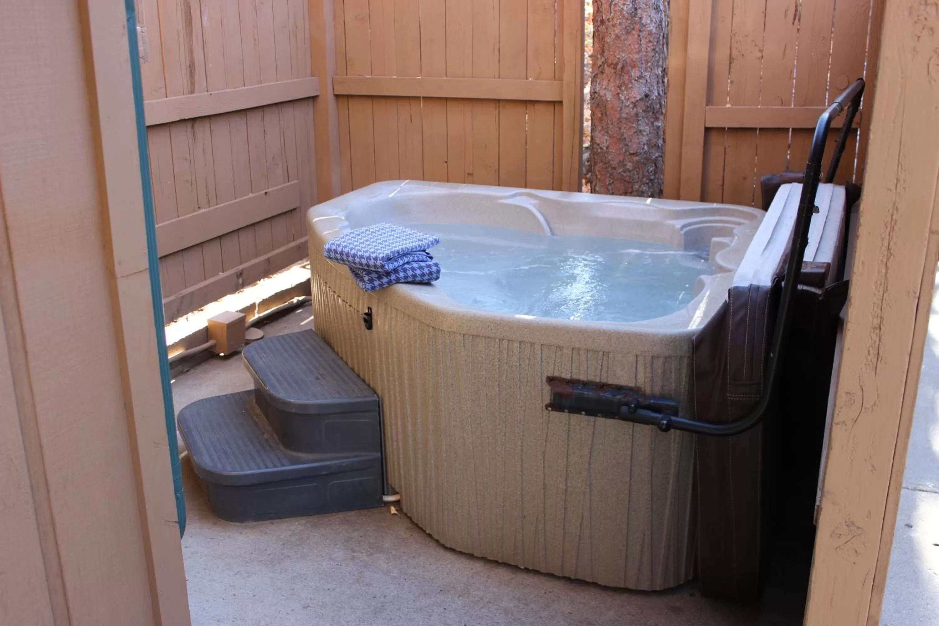 Balcony/Terrace in 4 Seasons Inn on Fall River