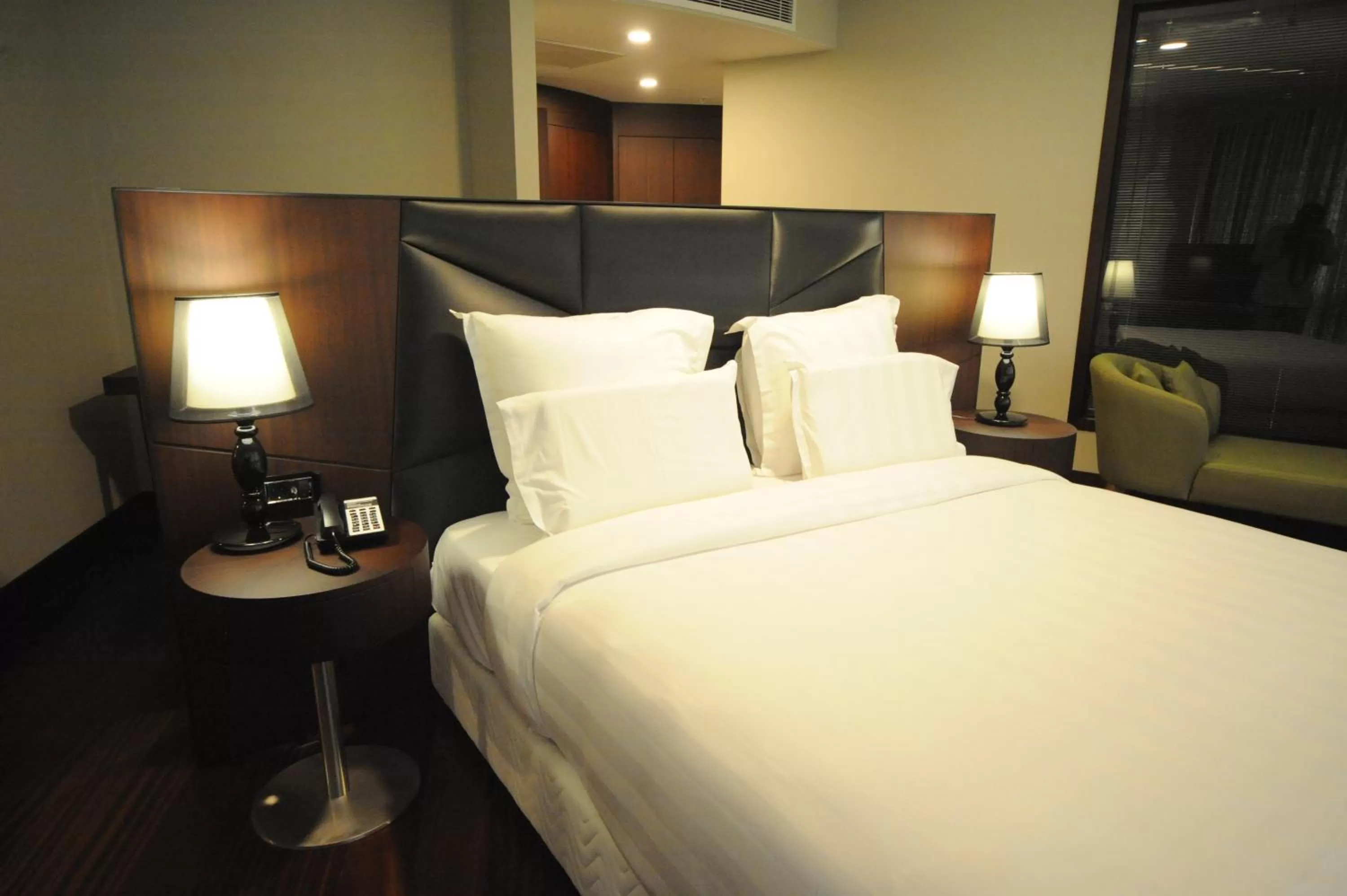 Bed in Pullman Istanbul Hotel & Convention Center