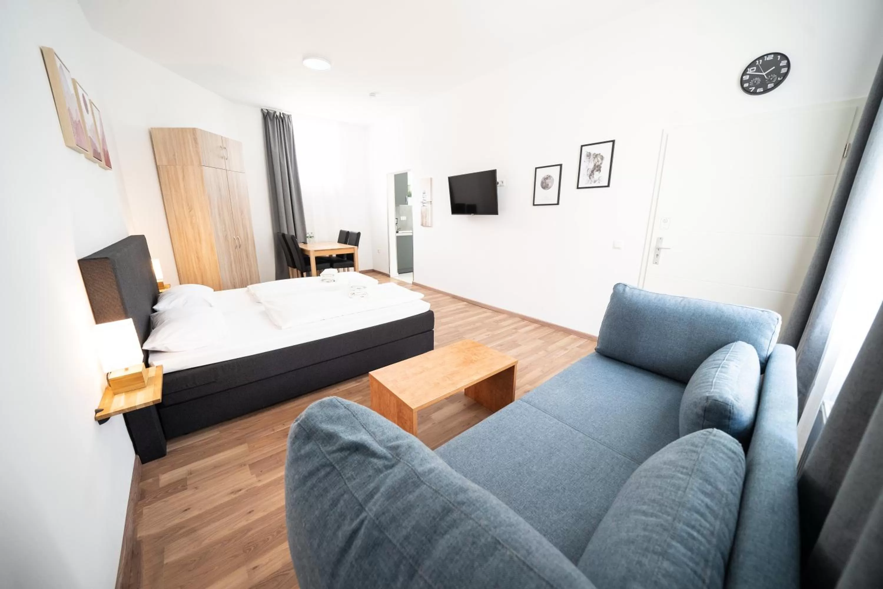 hair dresser, Bed in Hotel Zur alten Stadtkellerei Leipzig