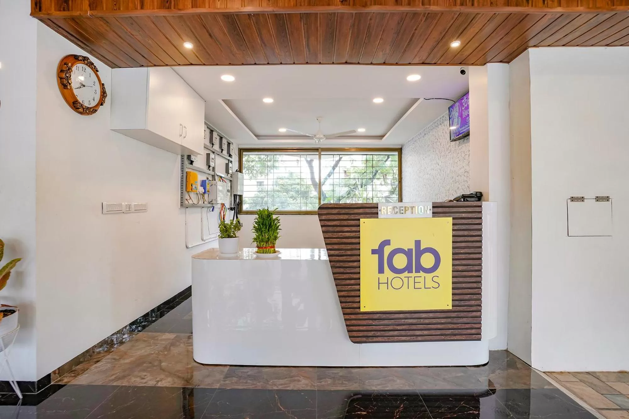 Lobby or reception in FabHotel Crystal Homes - nr Rajaram Bhiku stadium