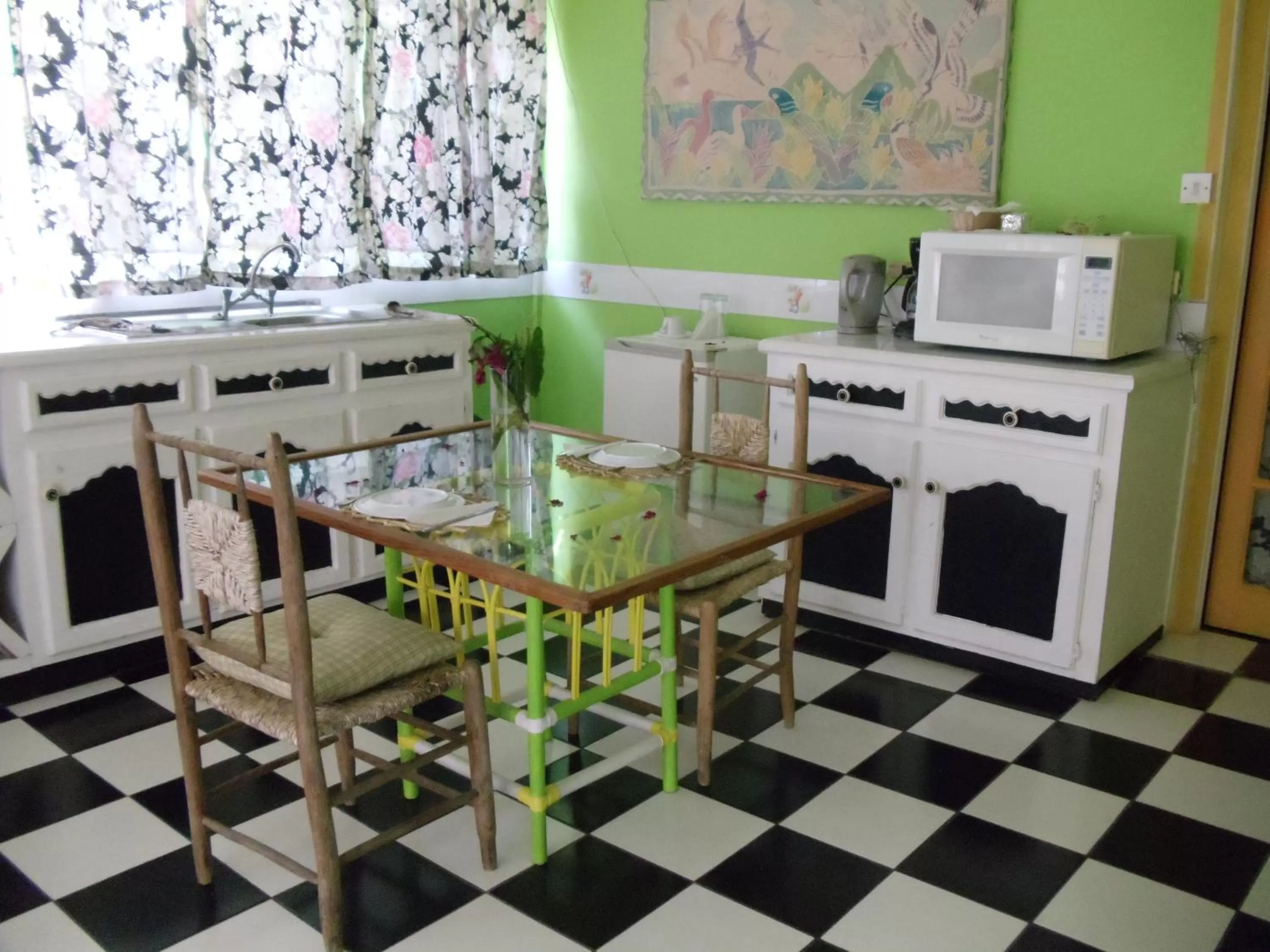 Kitchen or kitchenette, Restaurant/Places to Eat in Villa Des Pitons