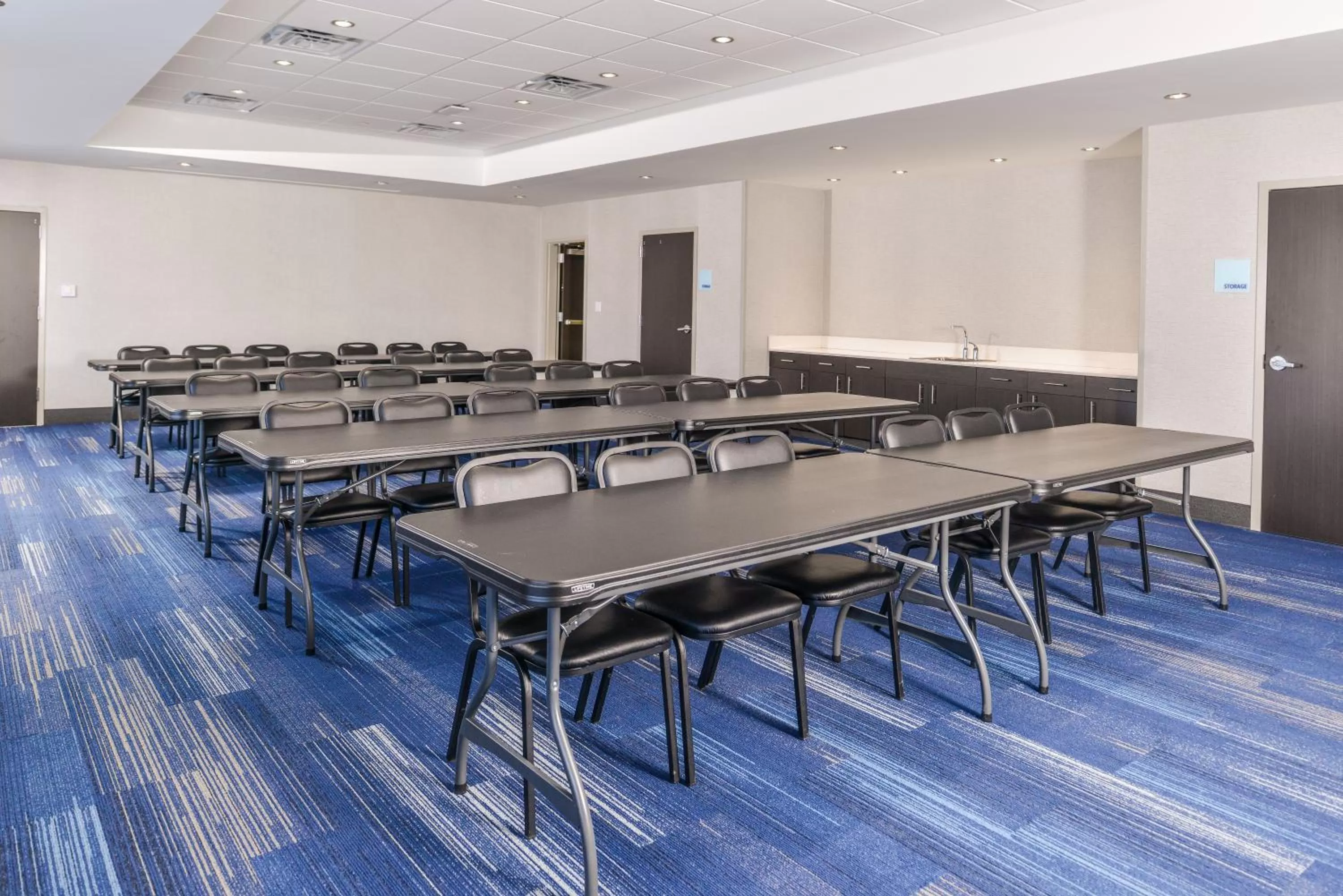 Meeting/conference room in Holiday Inn Express & Suites - Kansas City - Lee's Summit by IHG