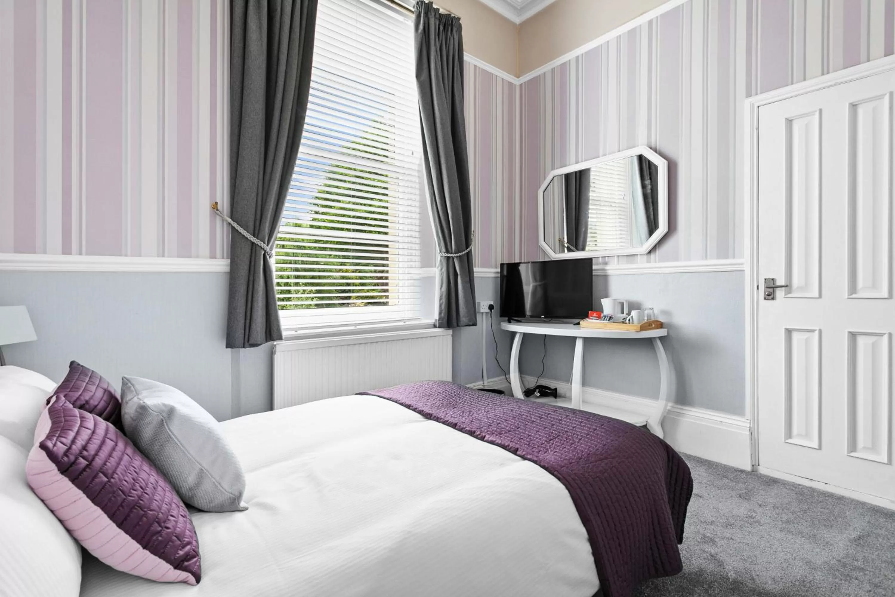 Bedroom, Bed in The Berburry