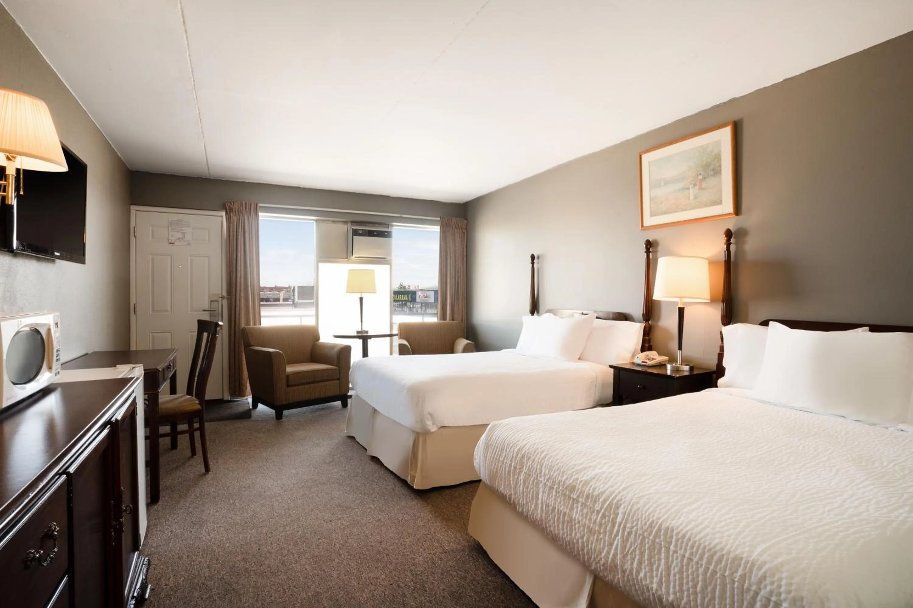 Photo of the whole room, Bed in Thriftlodge by Wyndham Regina North