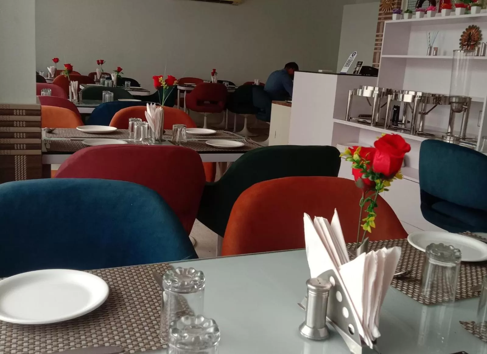 Restaurant/places to eat in Hotel Omni Plaza