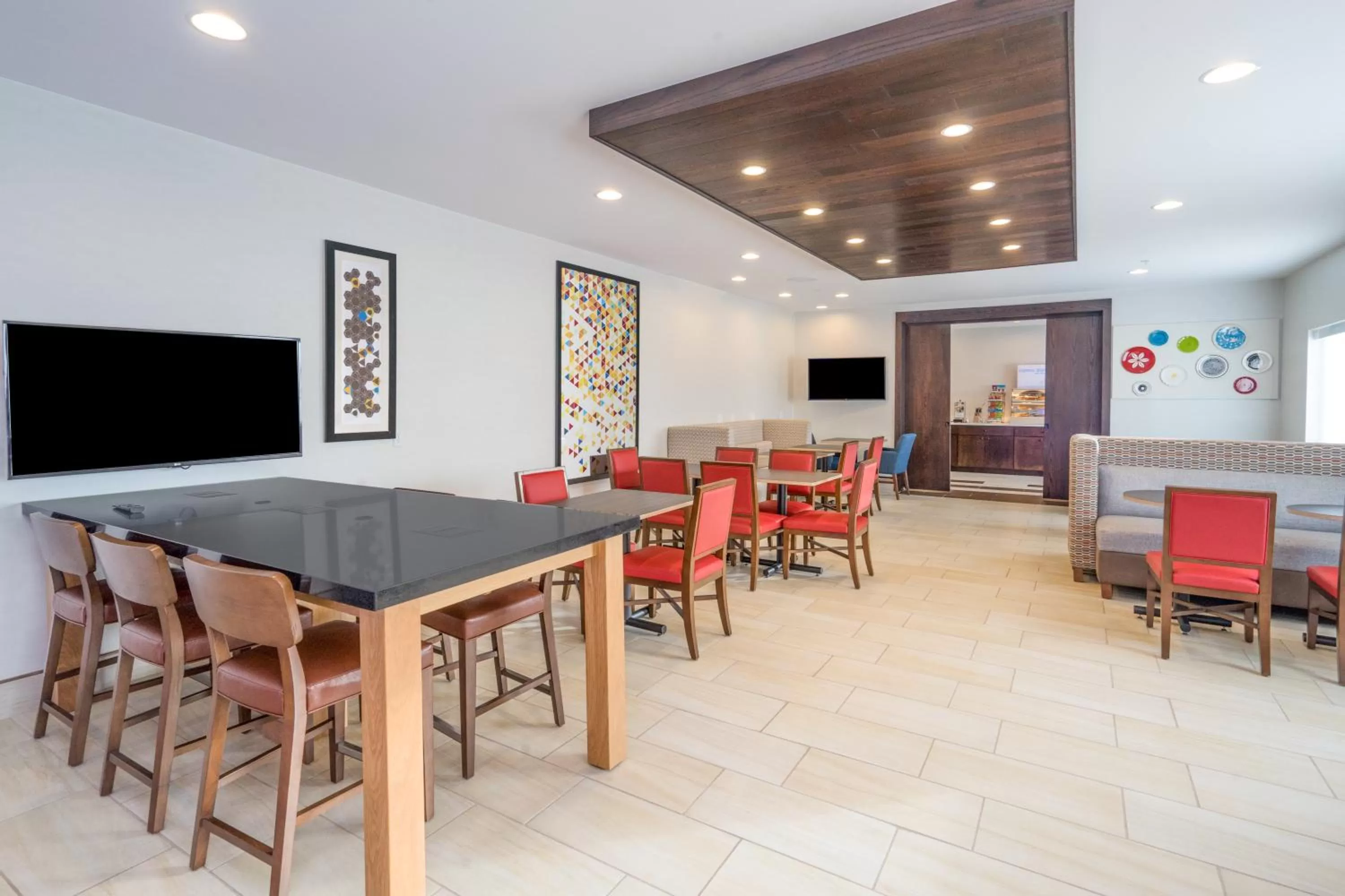 Breakfast in Holiday Inn Express Hotel Howe / Sturgis by IHG