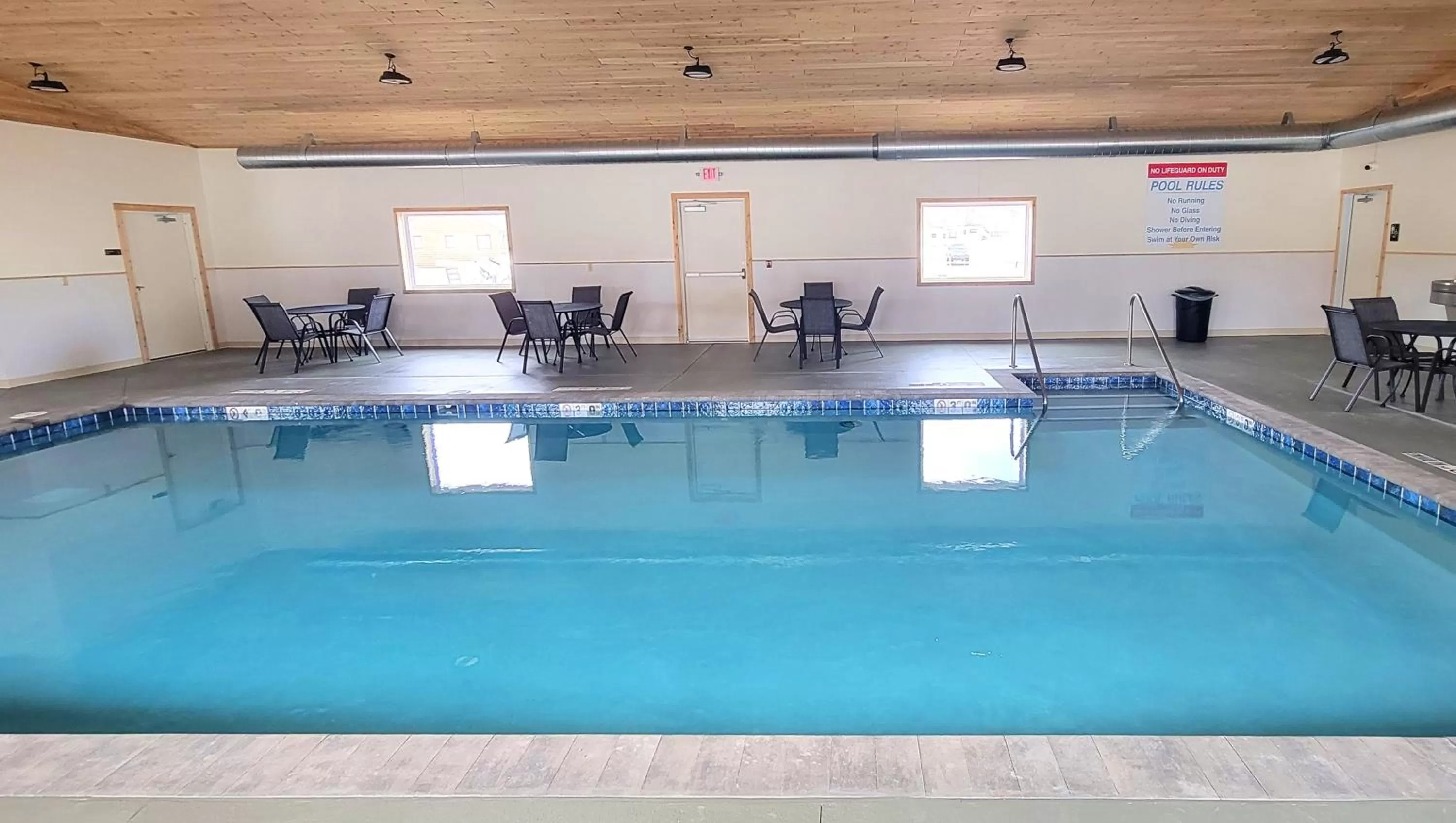 Swimming pool in Jasper Ridge Inn Ishpeming