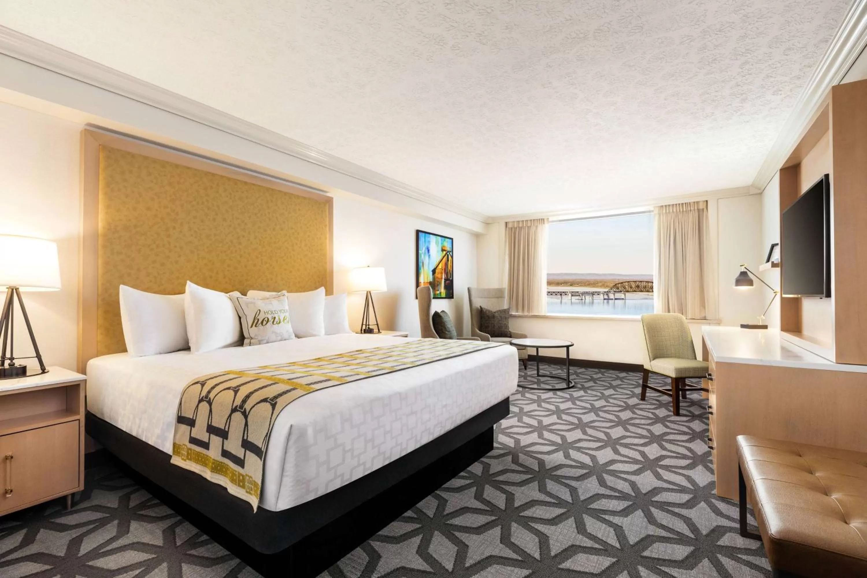 Photo of the whole room, Bed in Galt House Hotel, A Trademark Collection Hotel