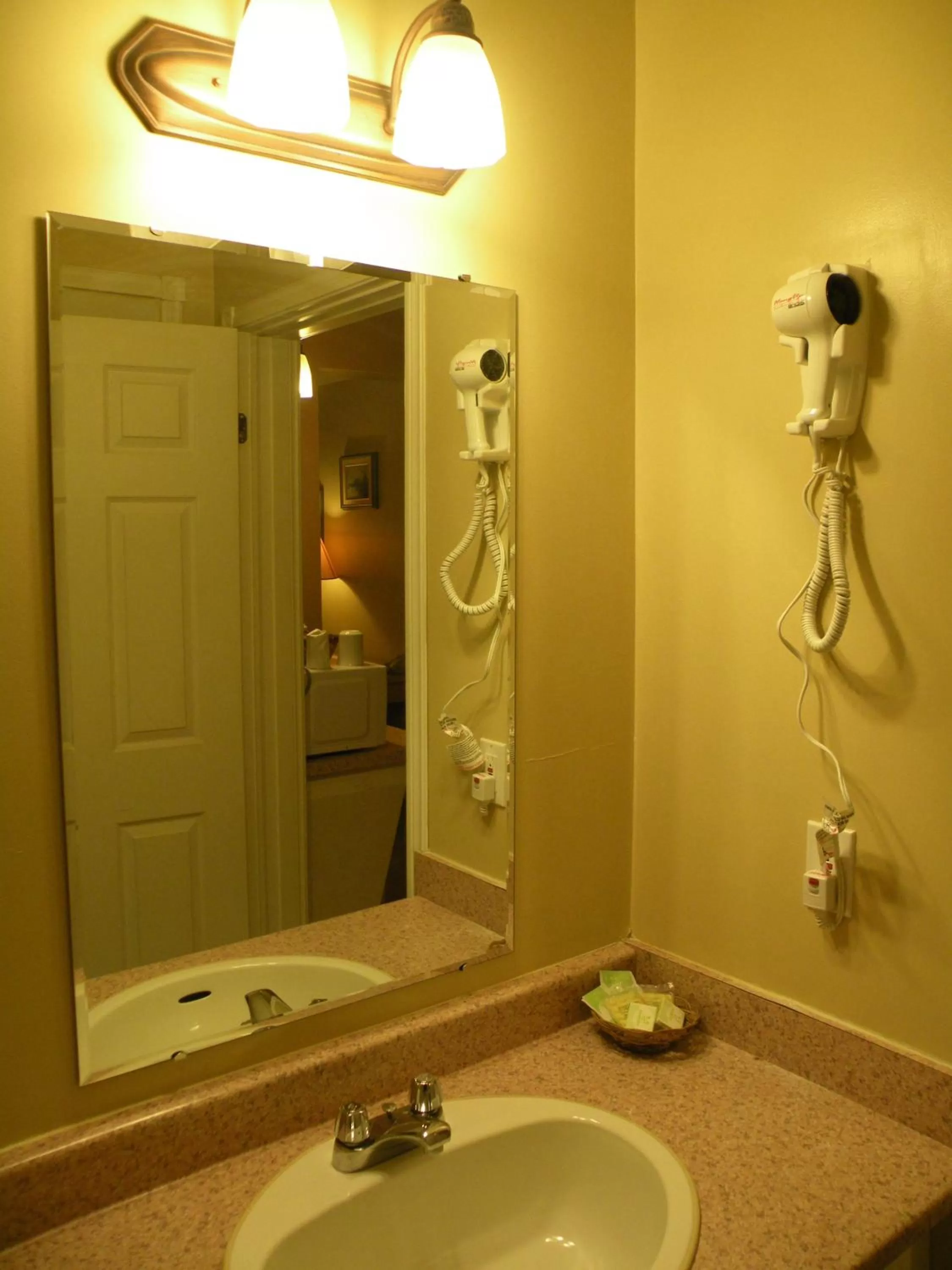 Bathroom in Hawberry Motel