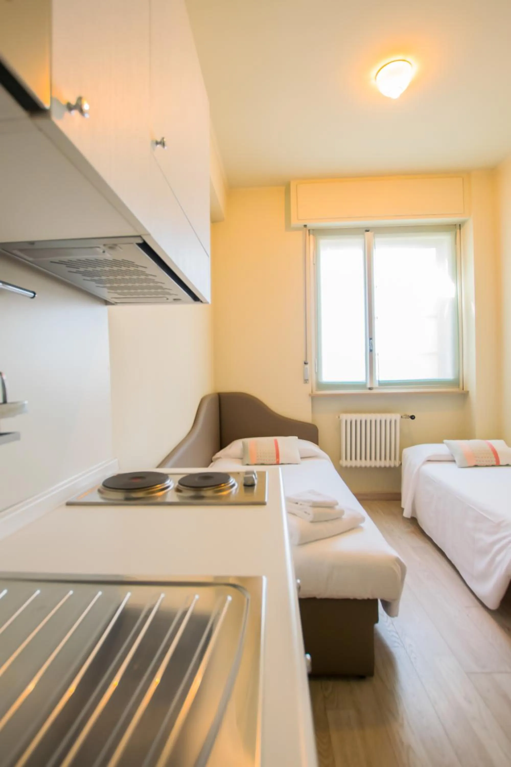 Kitchen or kitchenette, Bed in Hotel Europa