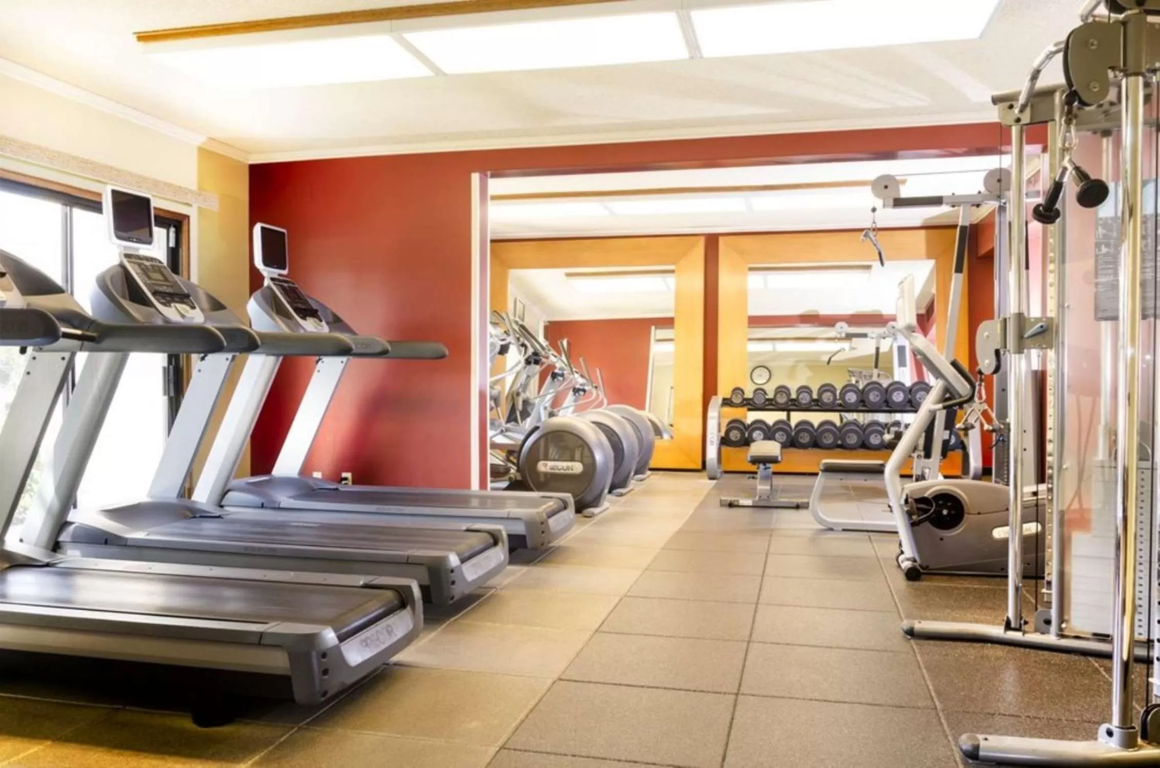 Fitness centre/facilities in DoubleTree by Hilton Ontario Airport