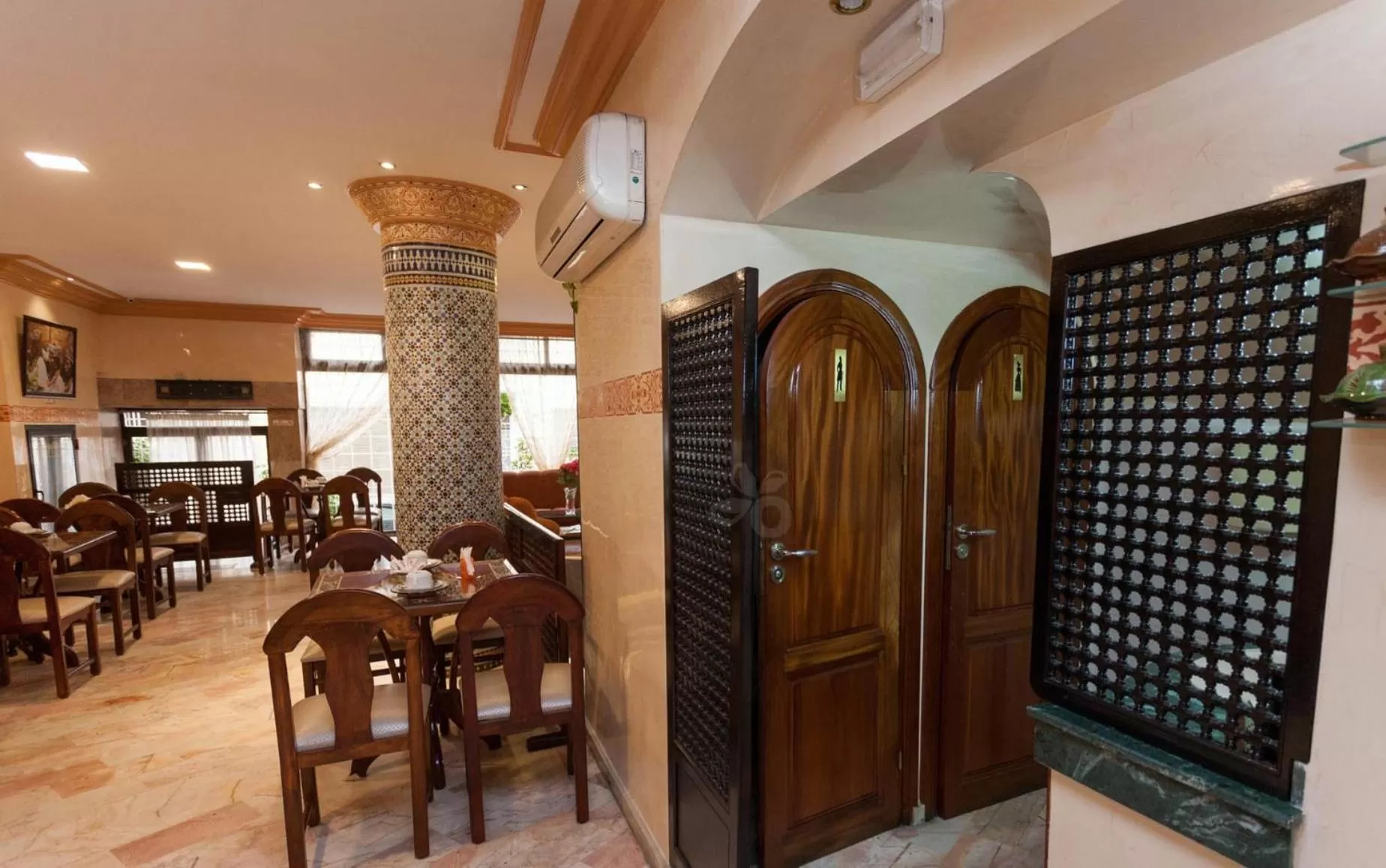 Living room, Restaurant/Places to Eat in Hôtel Astrid