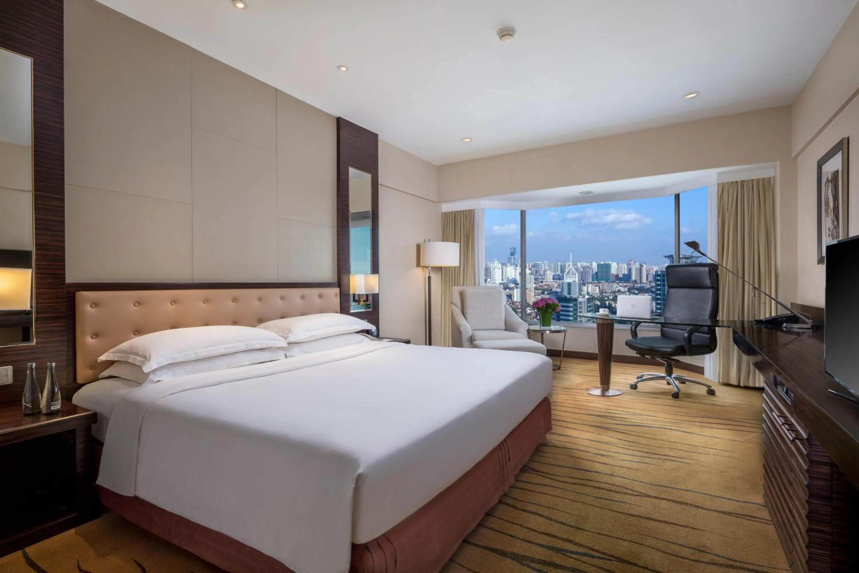 Photo of the whole room, Bed in The Kunlun Jing An