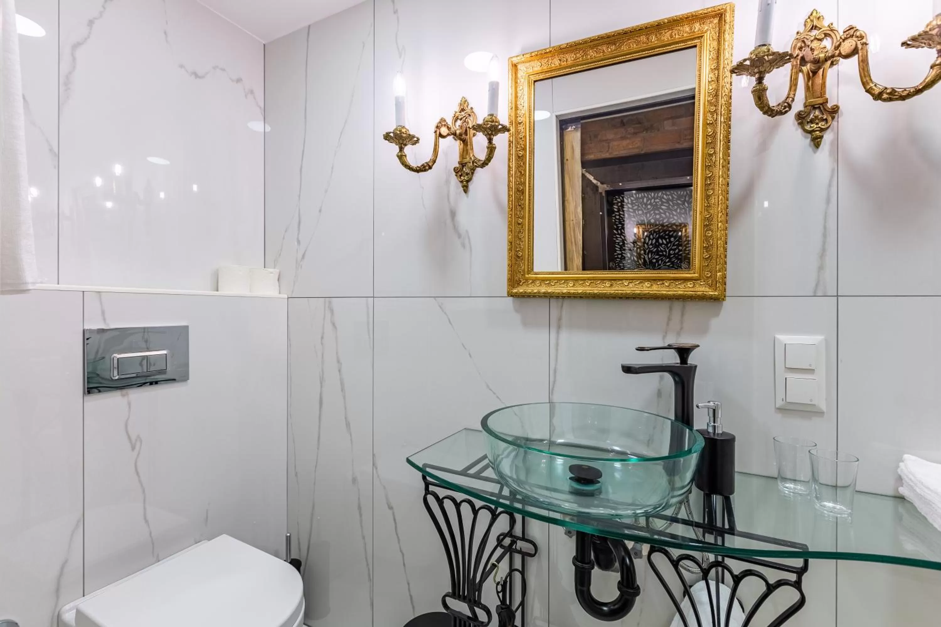 Bathroom in Villa Pera Suite Hotel