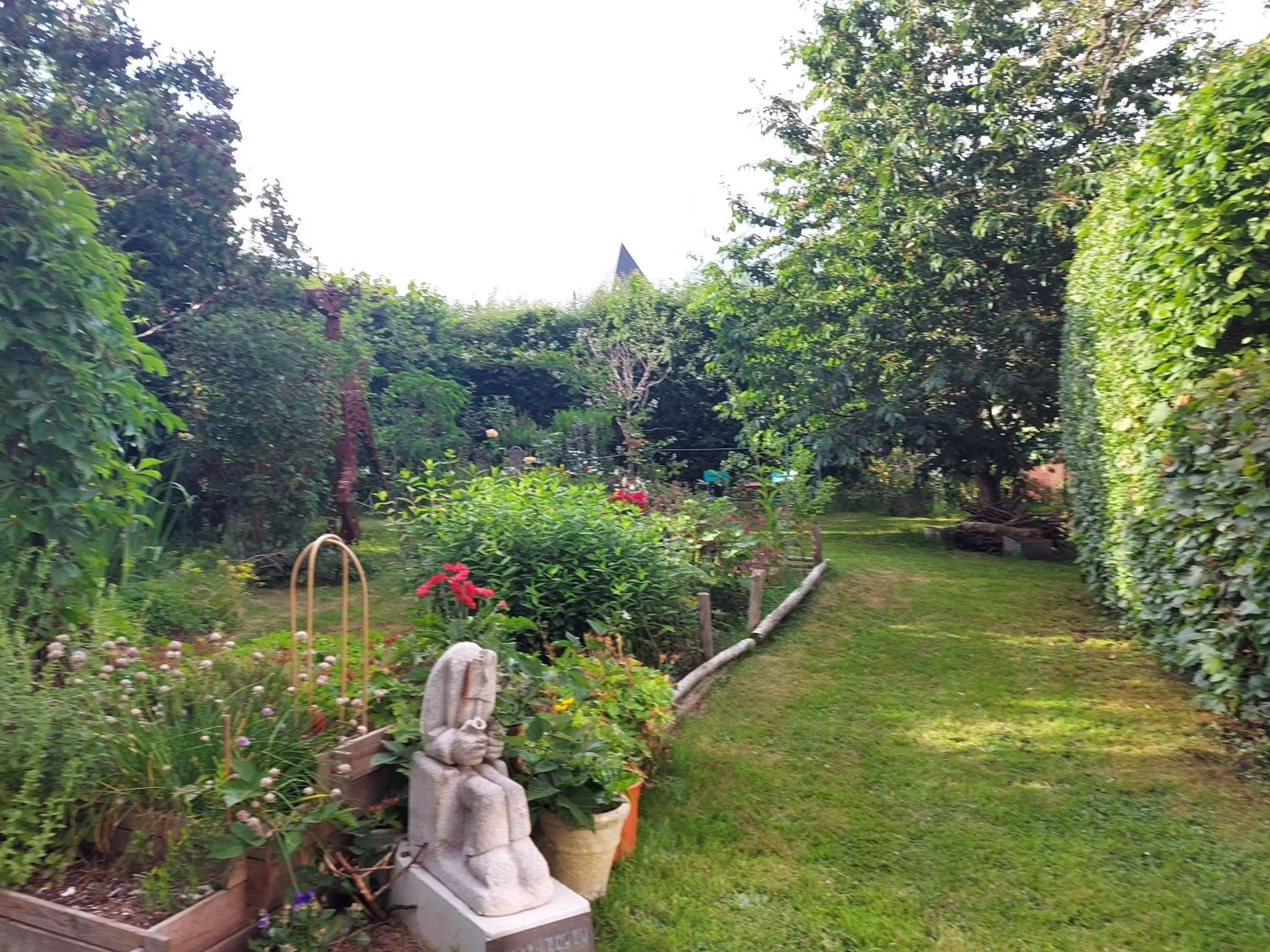 Garden in L'Atelier Bed and Breakfast