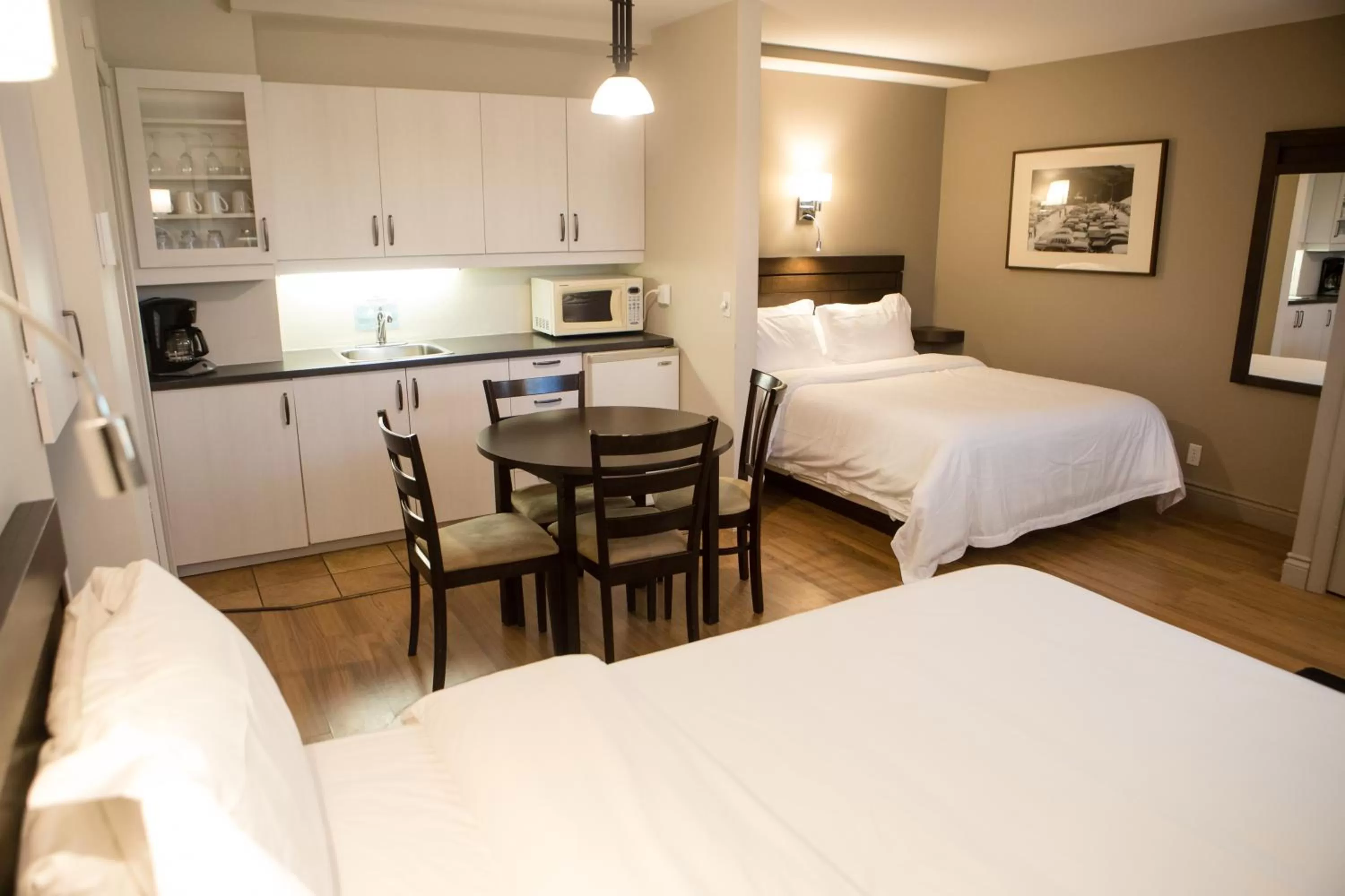 Bed in Le Montagnard, Auberge Hôtel & Chalets