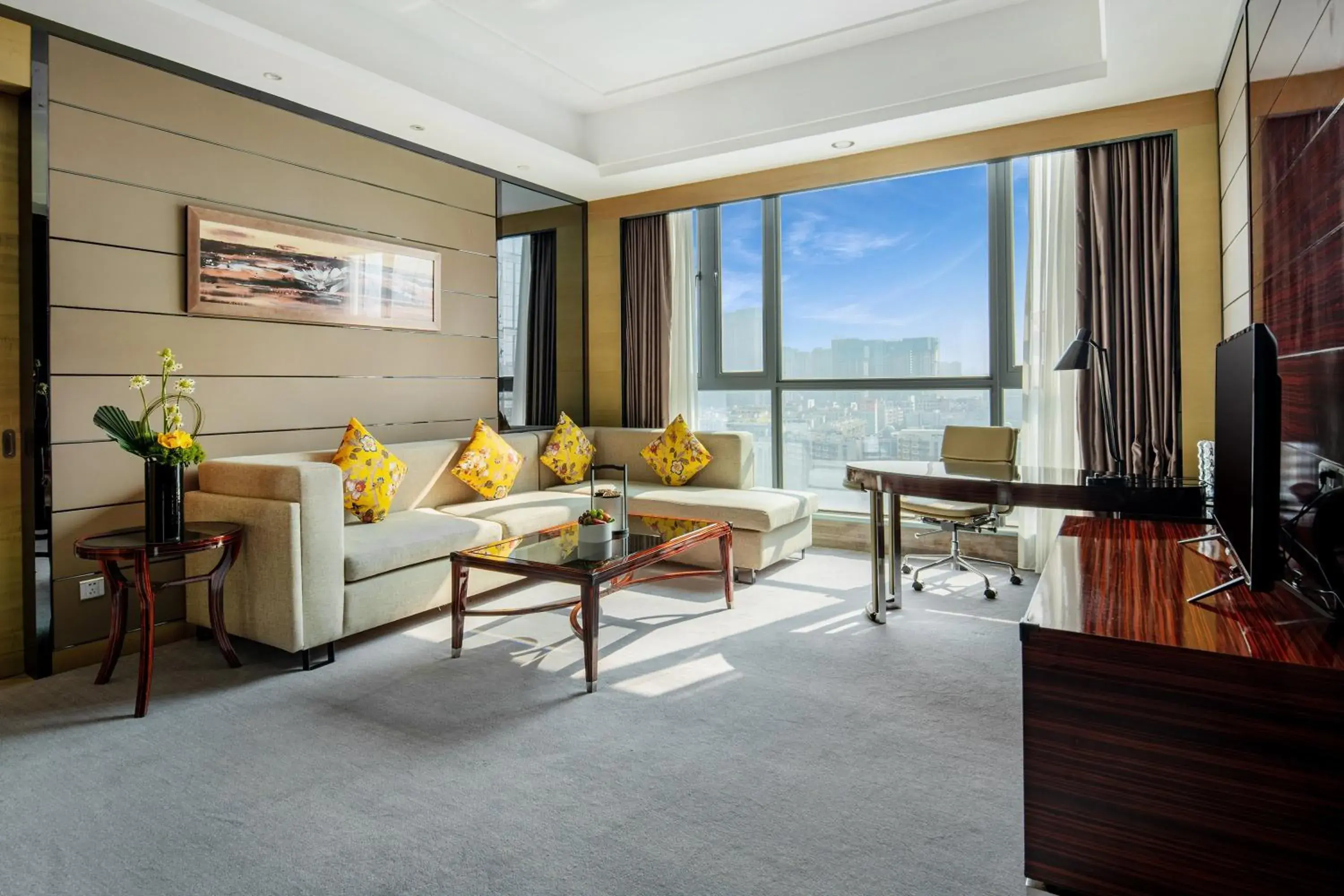 One-Bedroom King Suite in Crowne Plaza Shenzhen Longgang City Centre, an IHG Hotel One-Bedroom King Suite in Crowne Plaza Shenzhen Longgang City Centre, an IHG Hotel