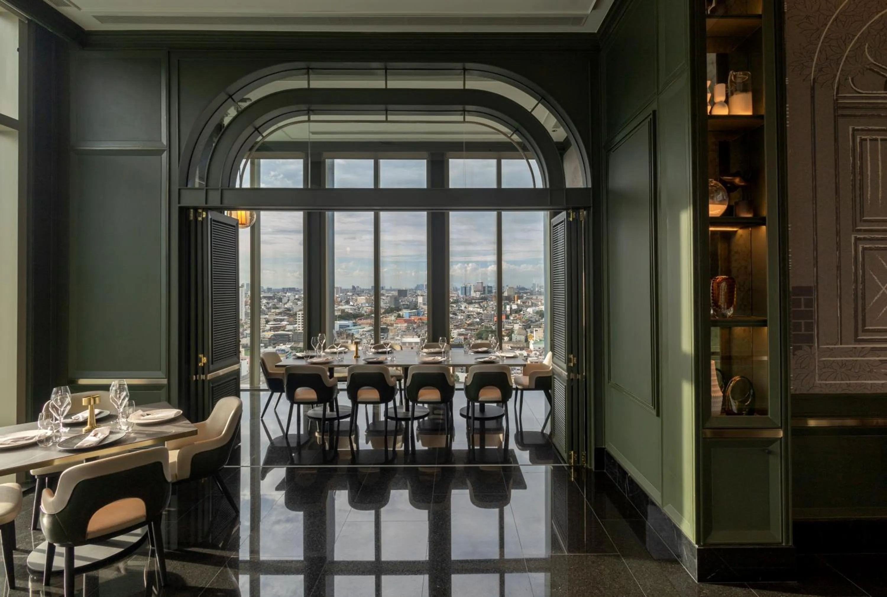 Restaurant/places to eat in Grande Centre Point Surawong Bangkok