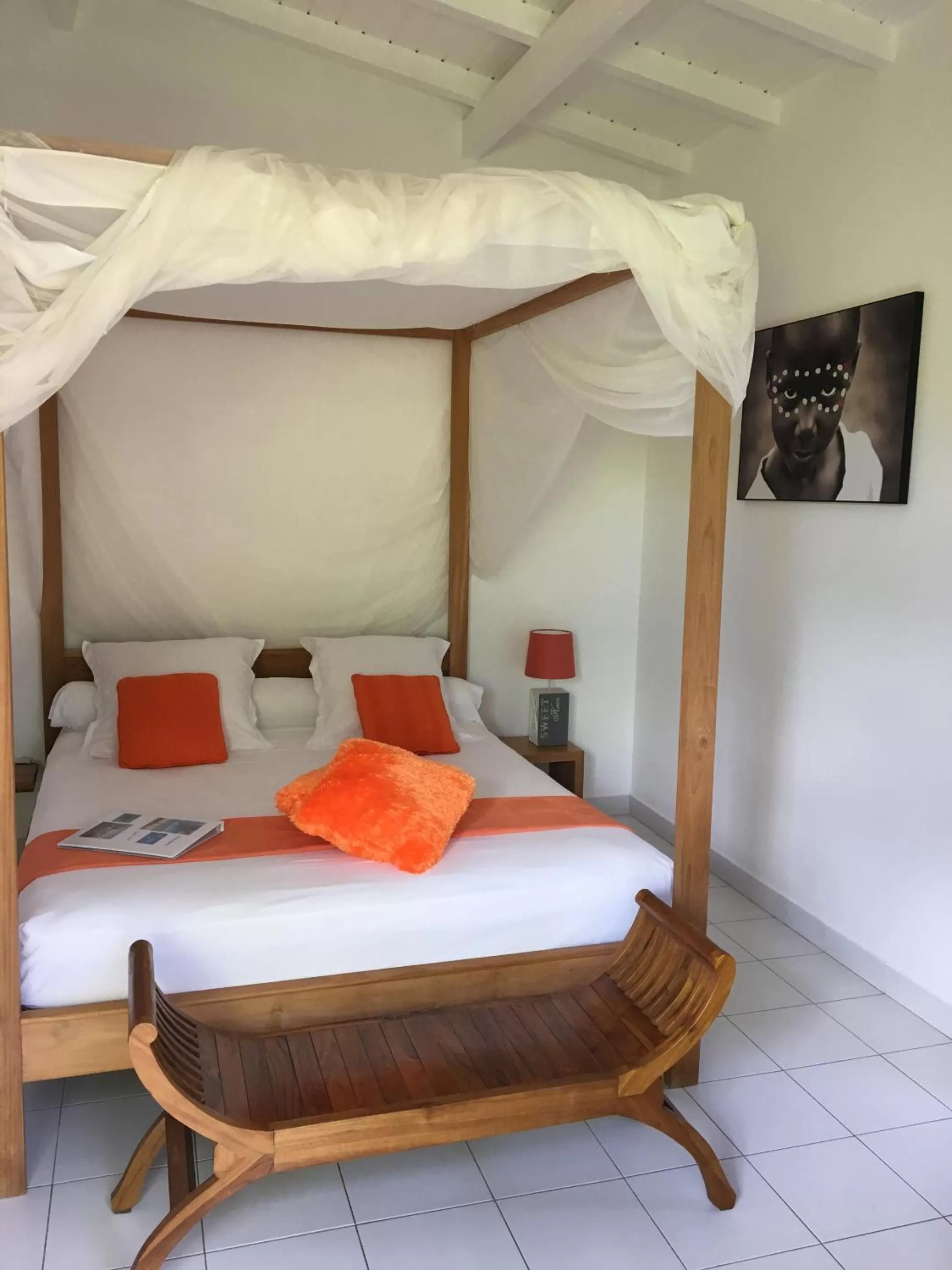 Bedroom, Bed in Chambres d'hôtes et villas chez Flo