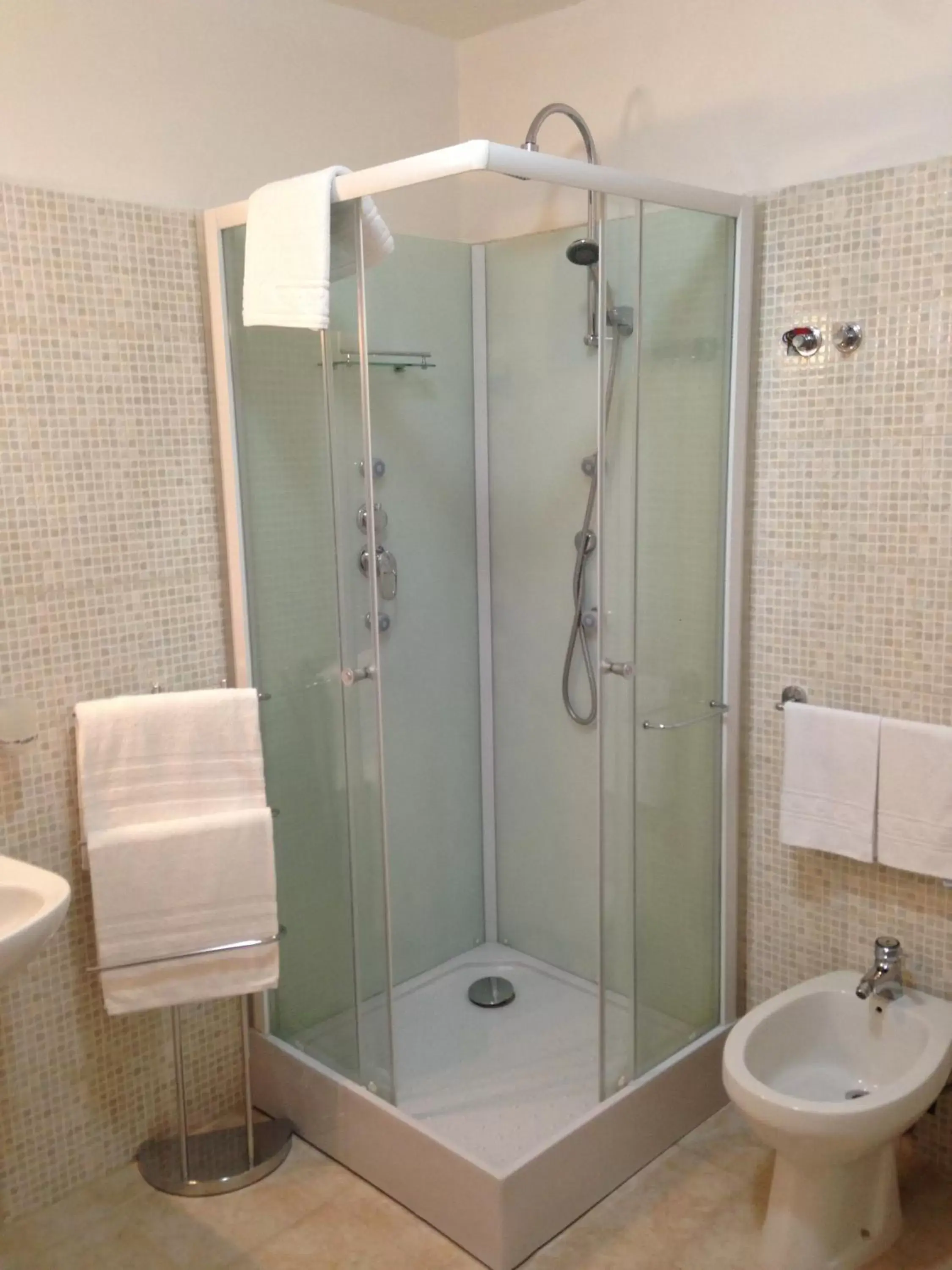 Twin Room in Le Sirene Bed and Breakfast Twin Room in Le Sirene Bed and Breakfast