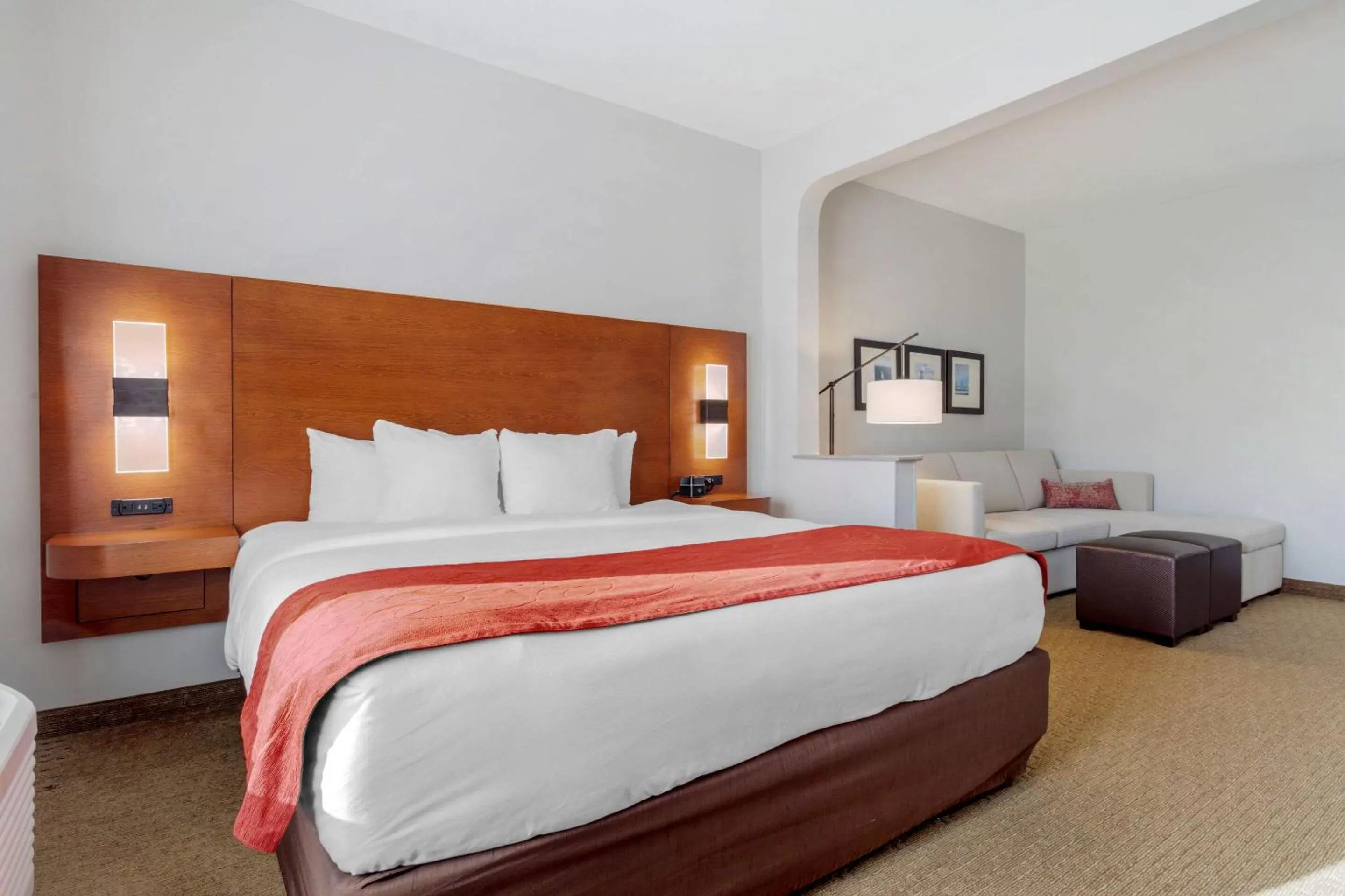 Bedroom in Comfort Suites La Porte - Baytown