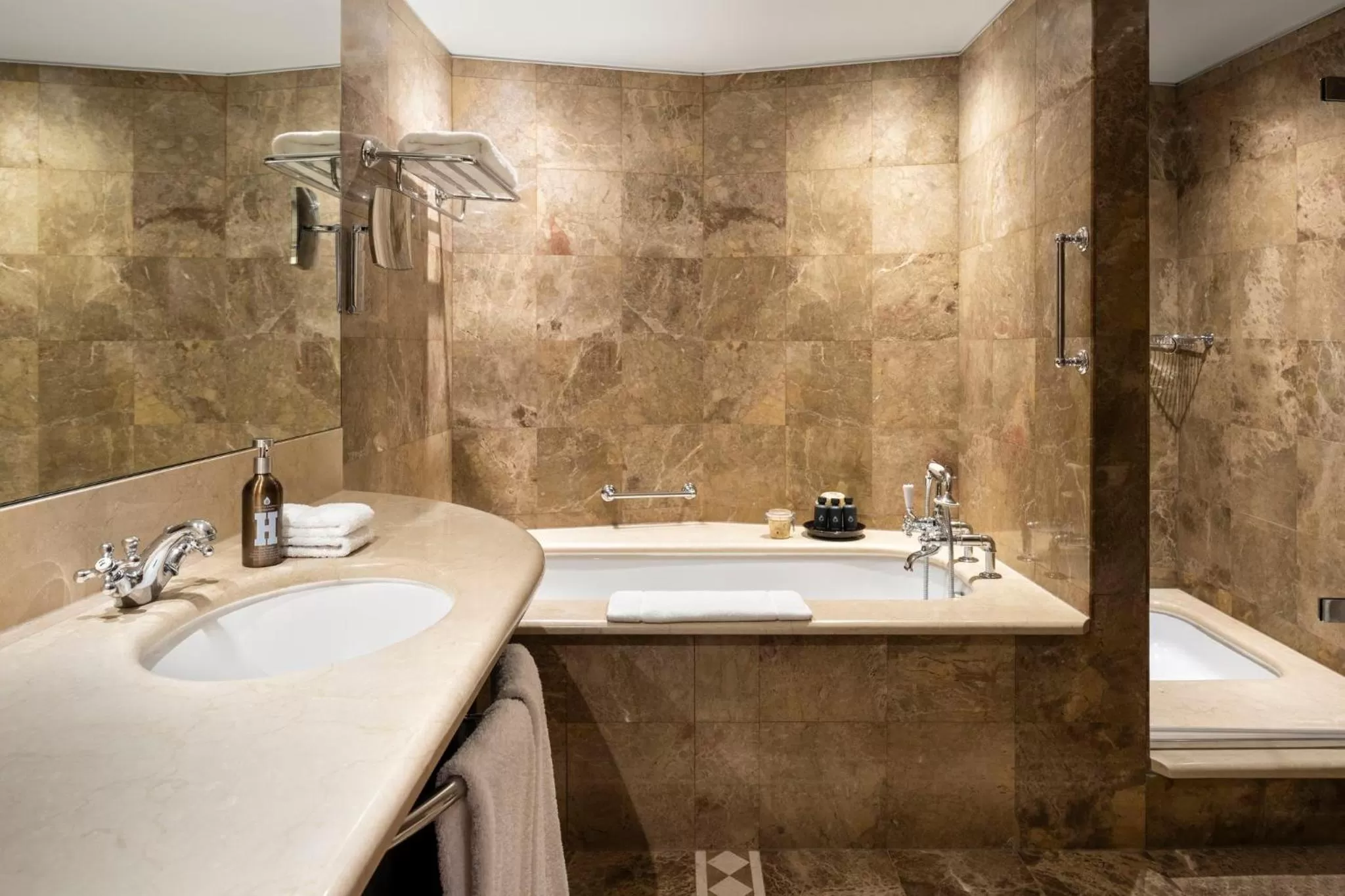 Bathroom in COMO The Halkin