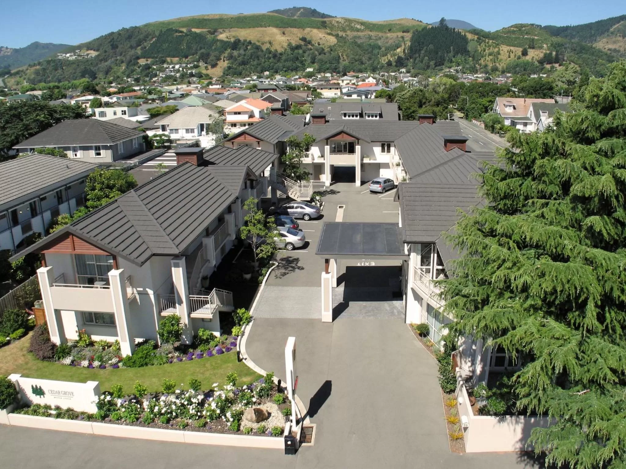 Facade/entrance in Cedar Grove Motor Lodge