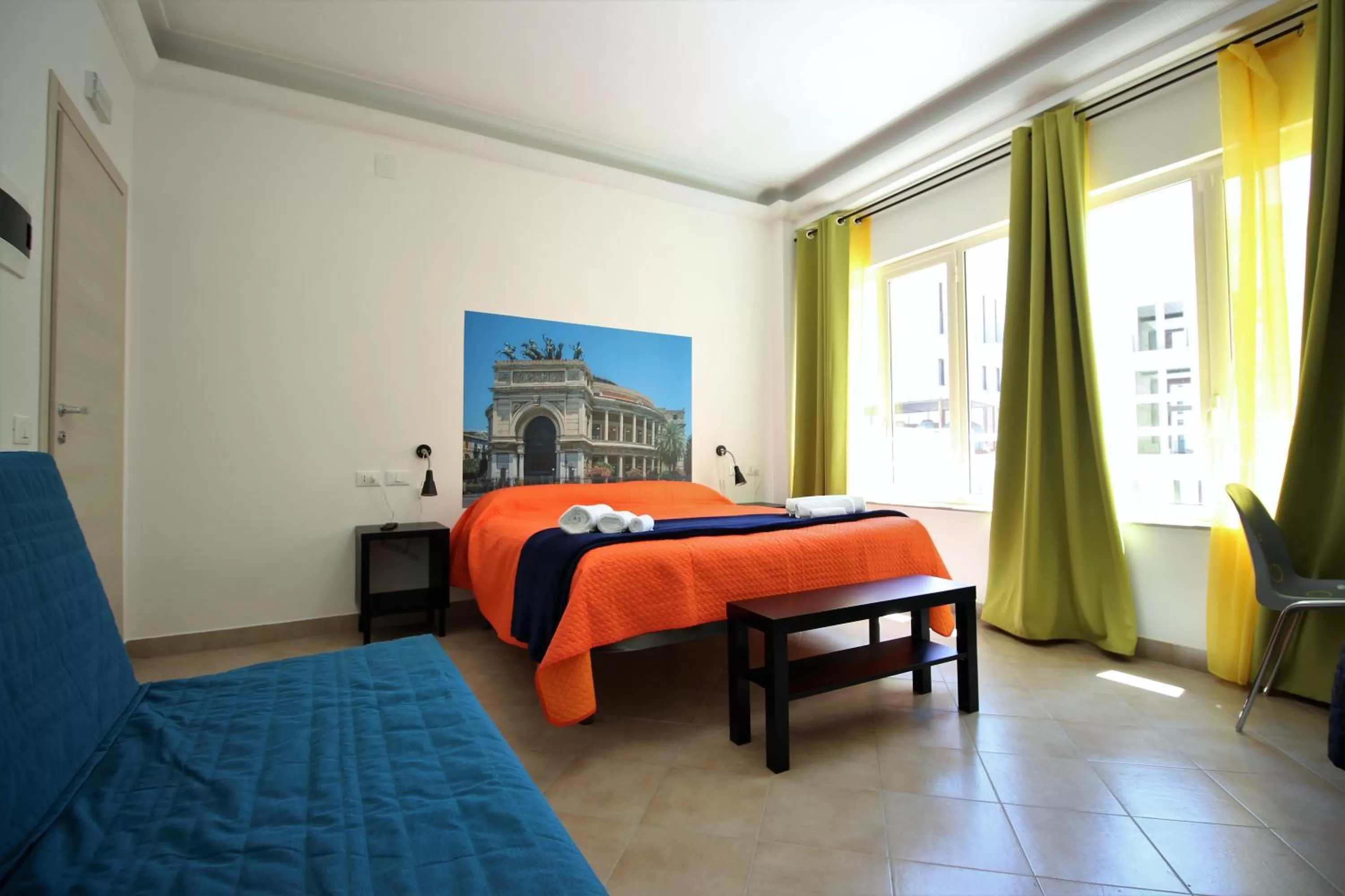 Photo of the whole room, Bed in B&B Into Palermo Rooms vicino al teatro Massimo