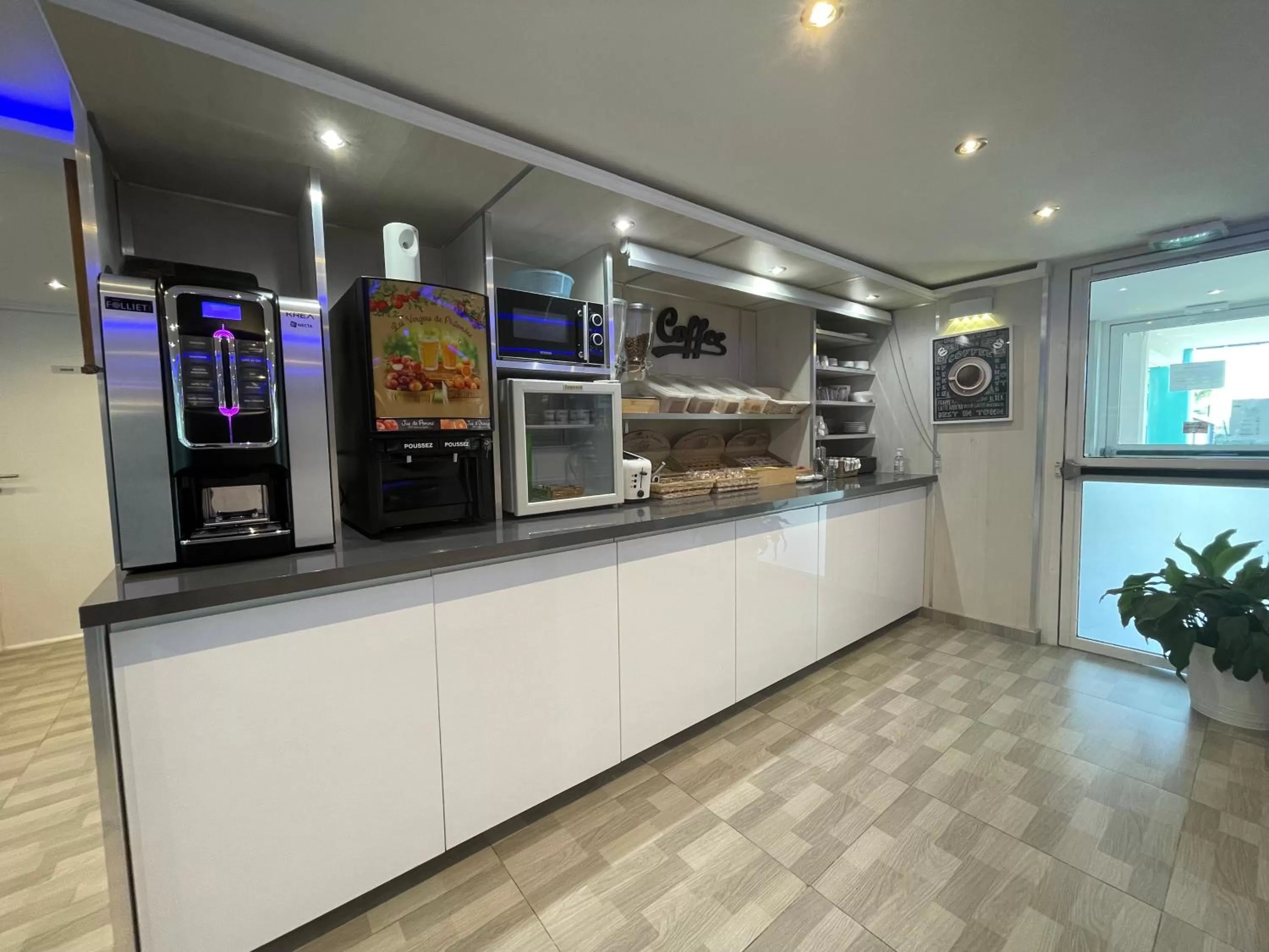 Breakfast in Fasthotel Roissy - Saint-Witz