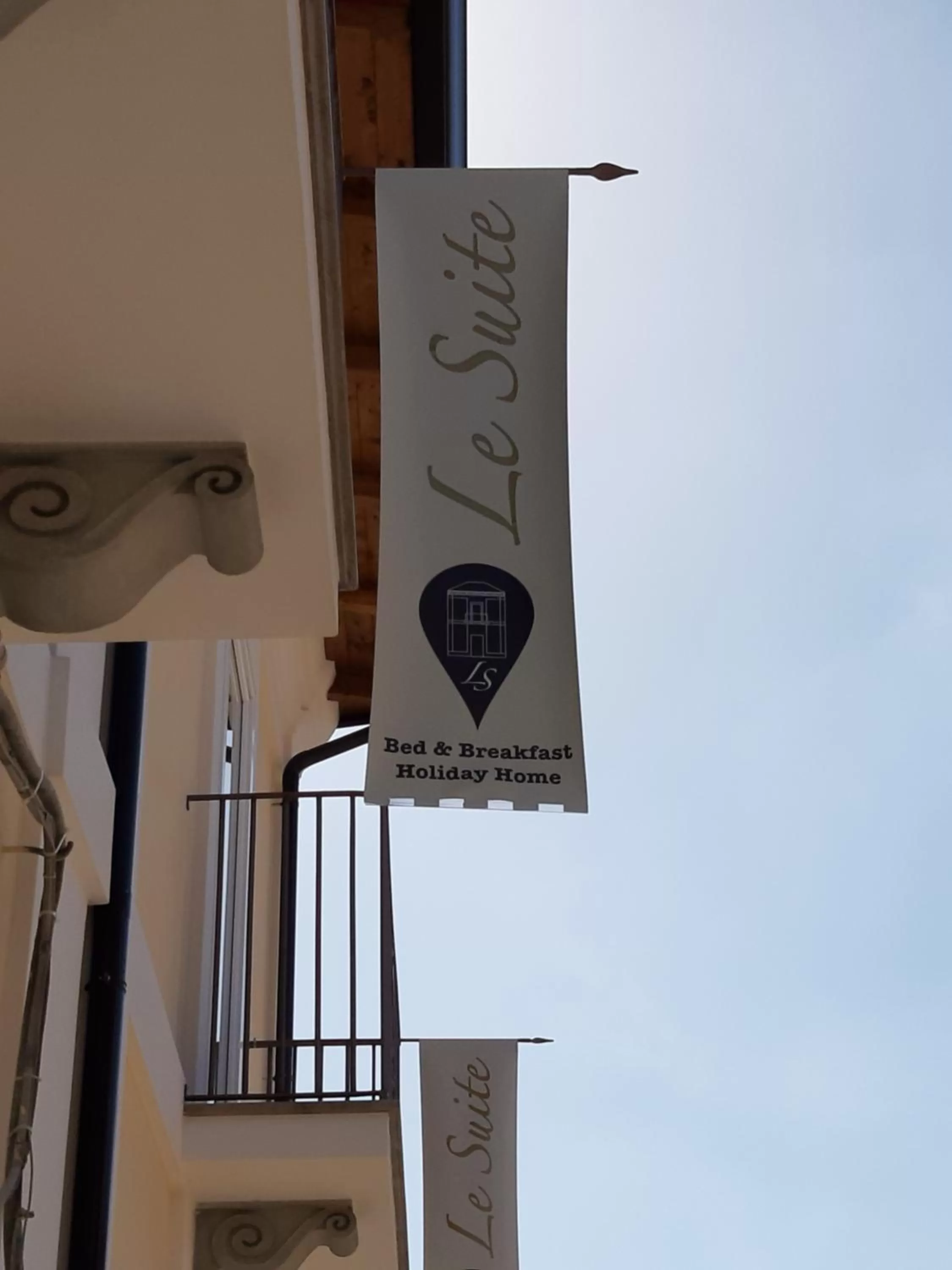 Property logo or sign in Le Suite