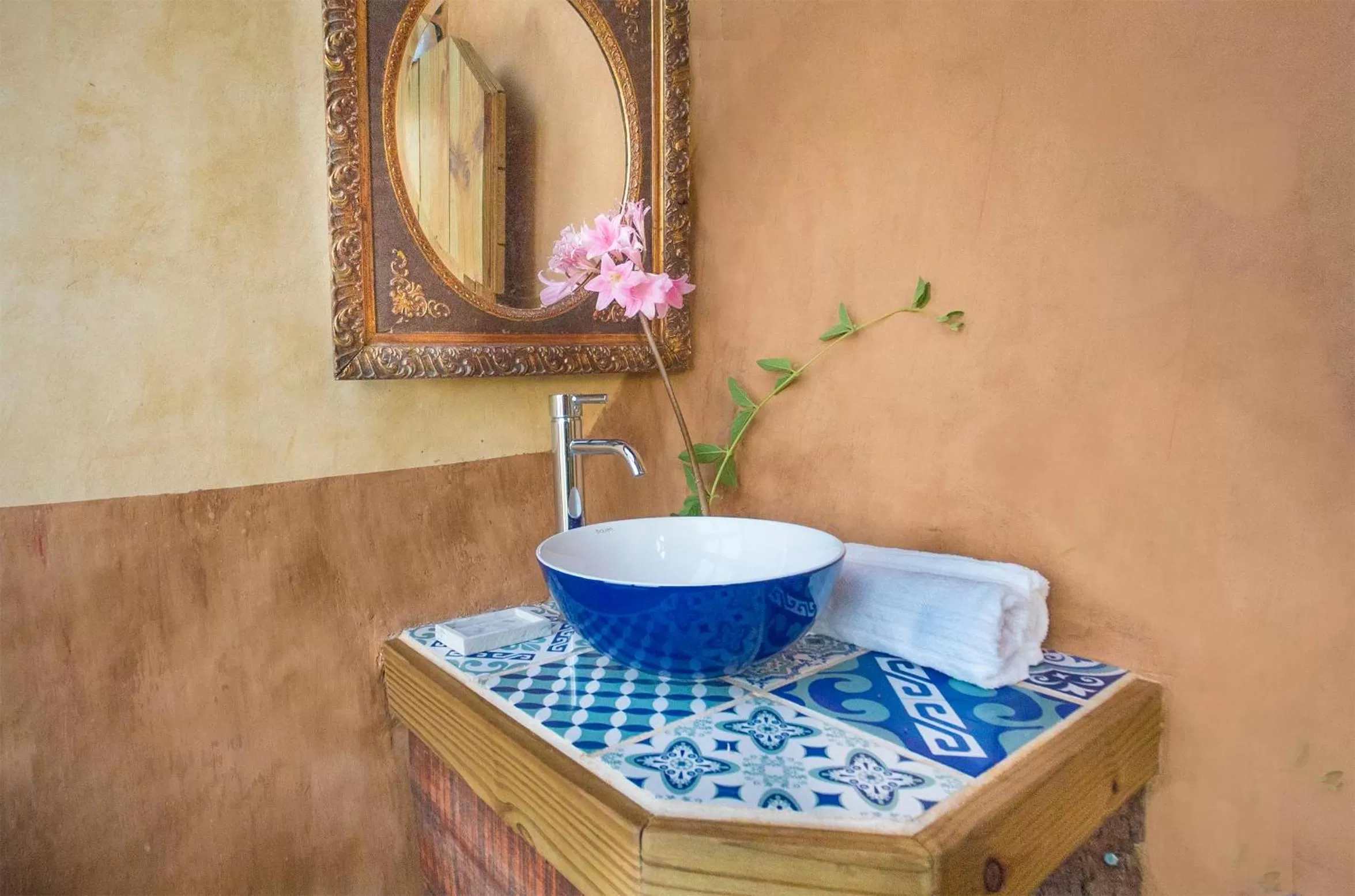Bathroom in Caliu Earthship Ecolodge