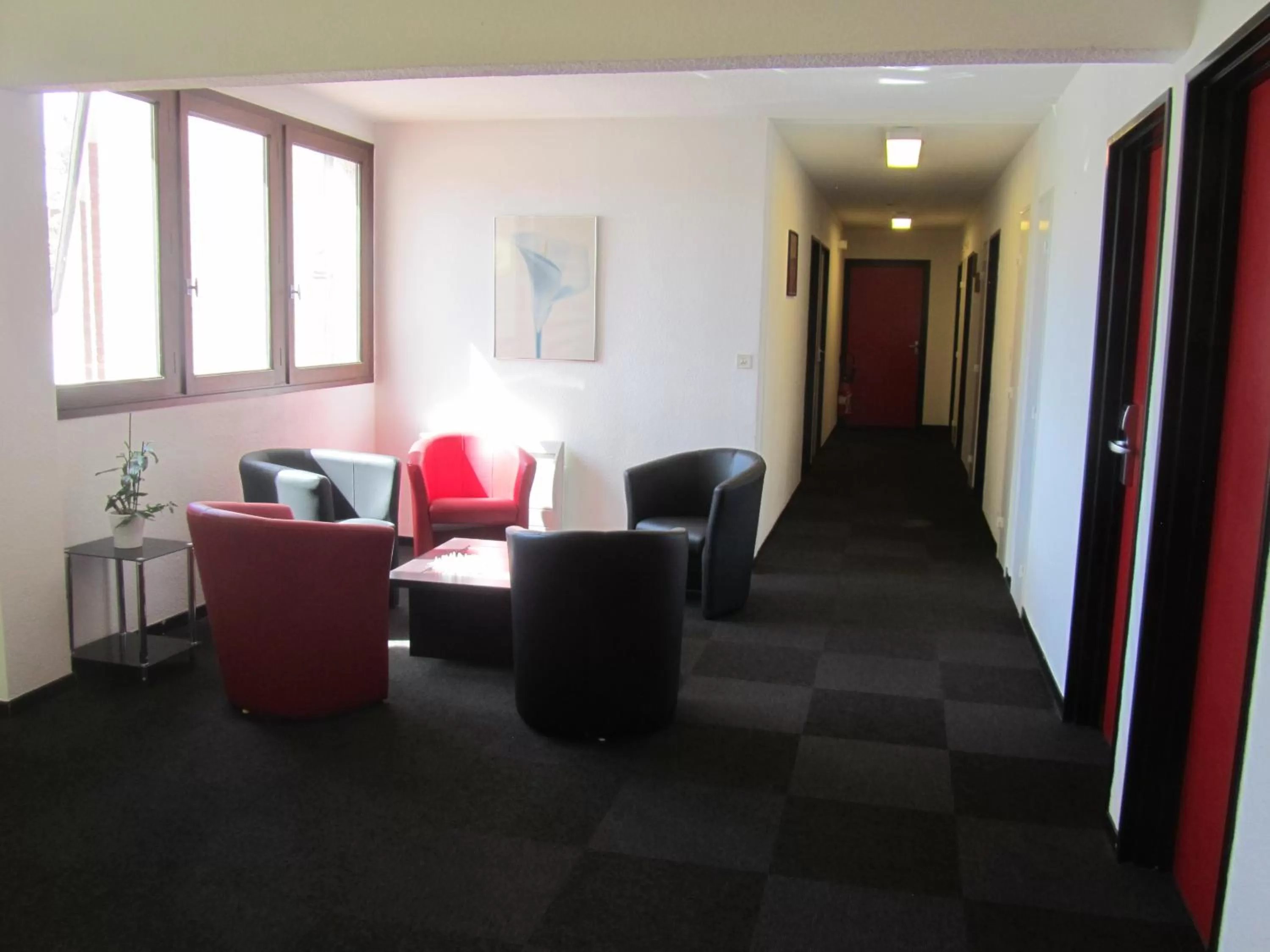 Communal lounge/ TV room in Hôtel Le Saint Joseph