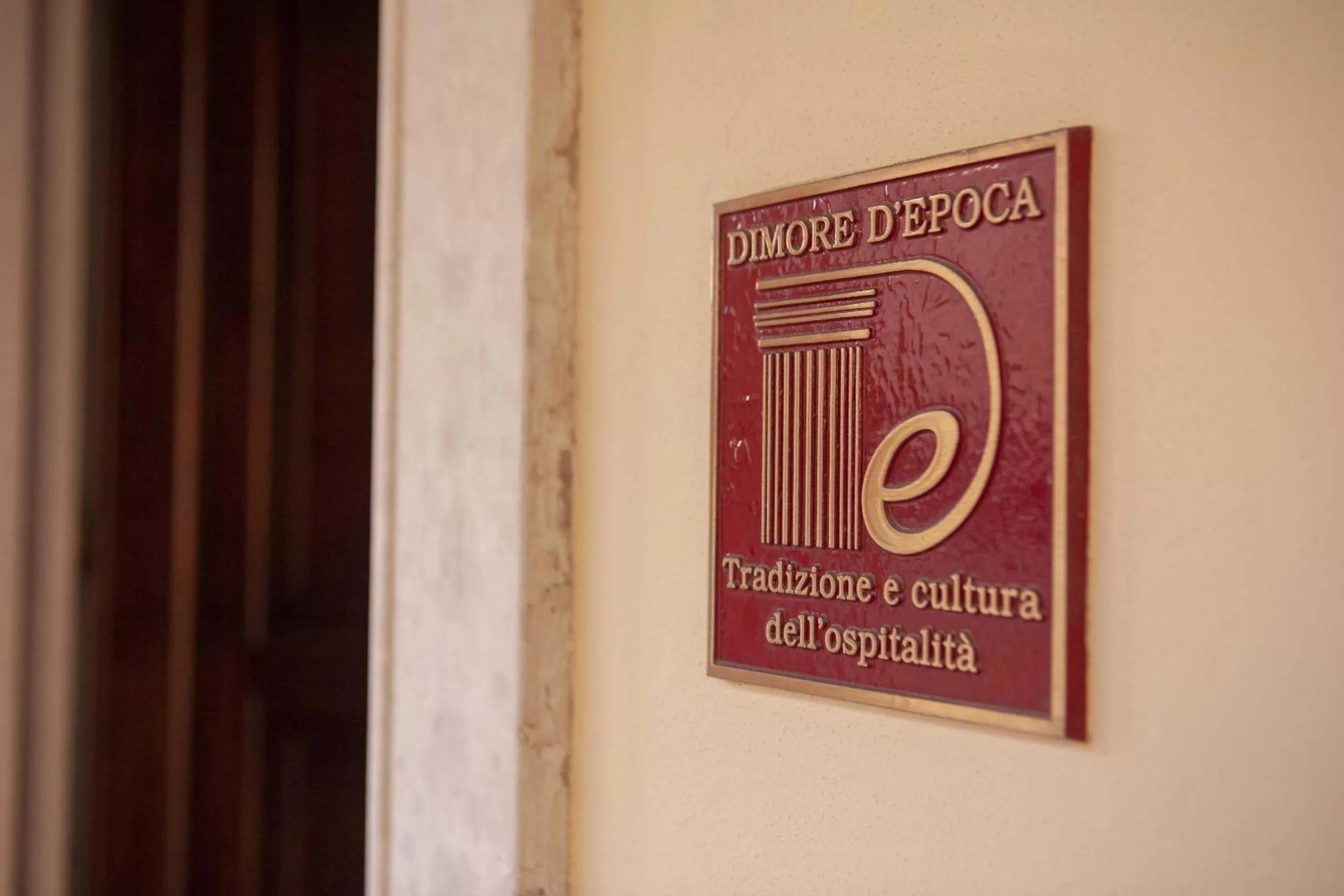 Logo/Certificate/Sign in Hotel Rua Frati 48 in San Francesco