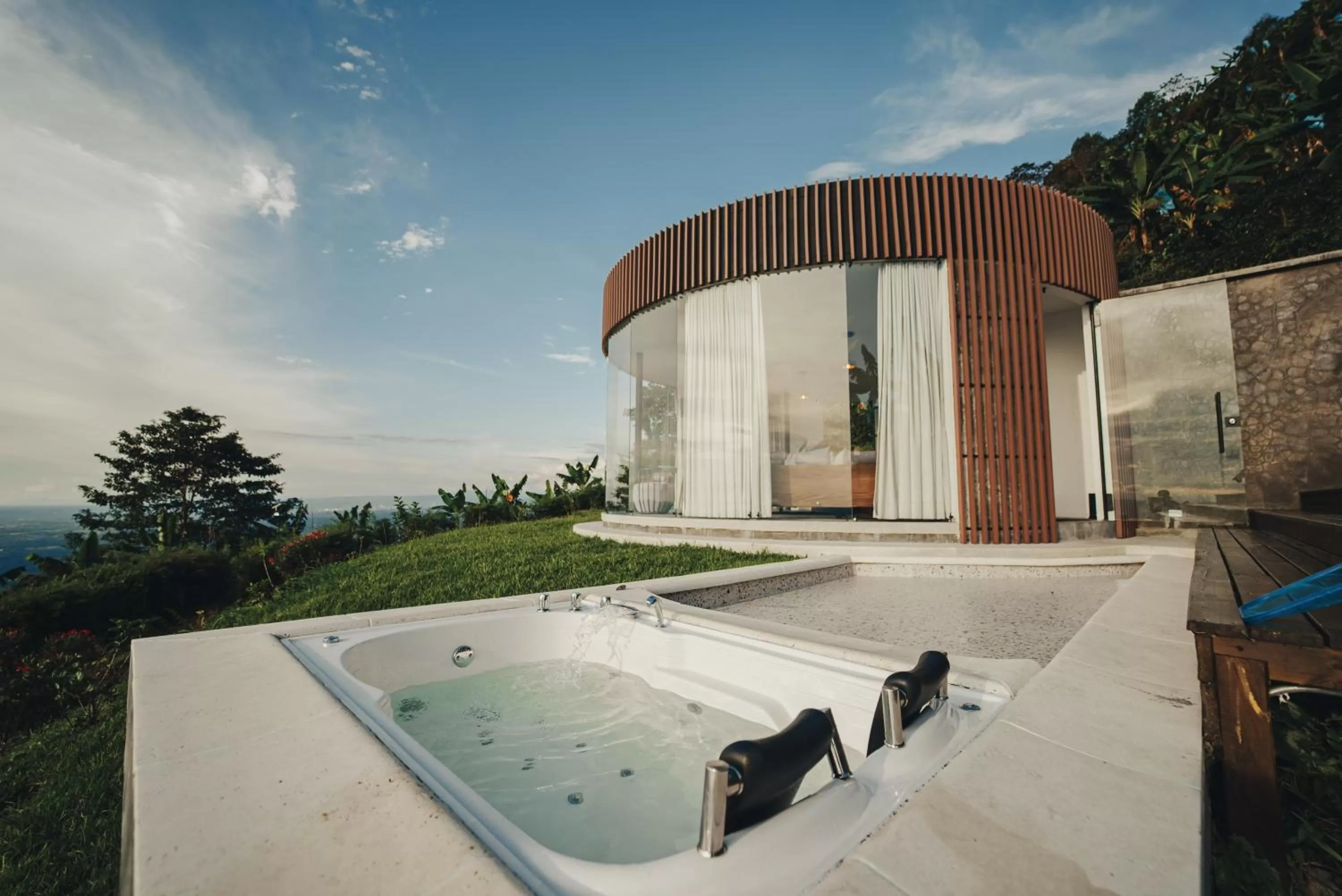 Hot Tub, Swimming Pool in La Cima Eco Hotel