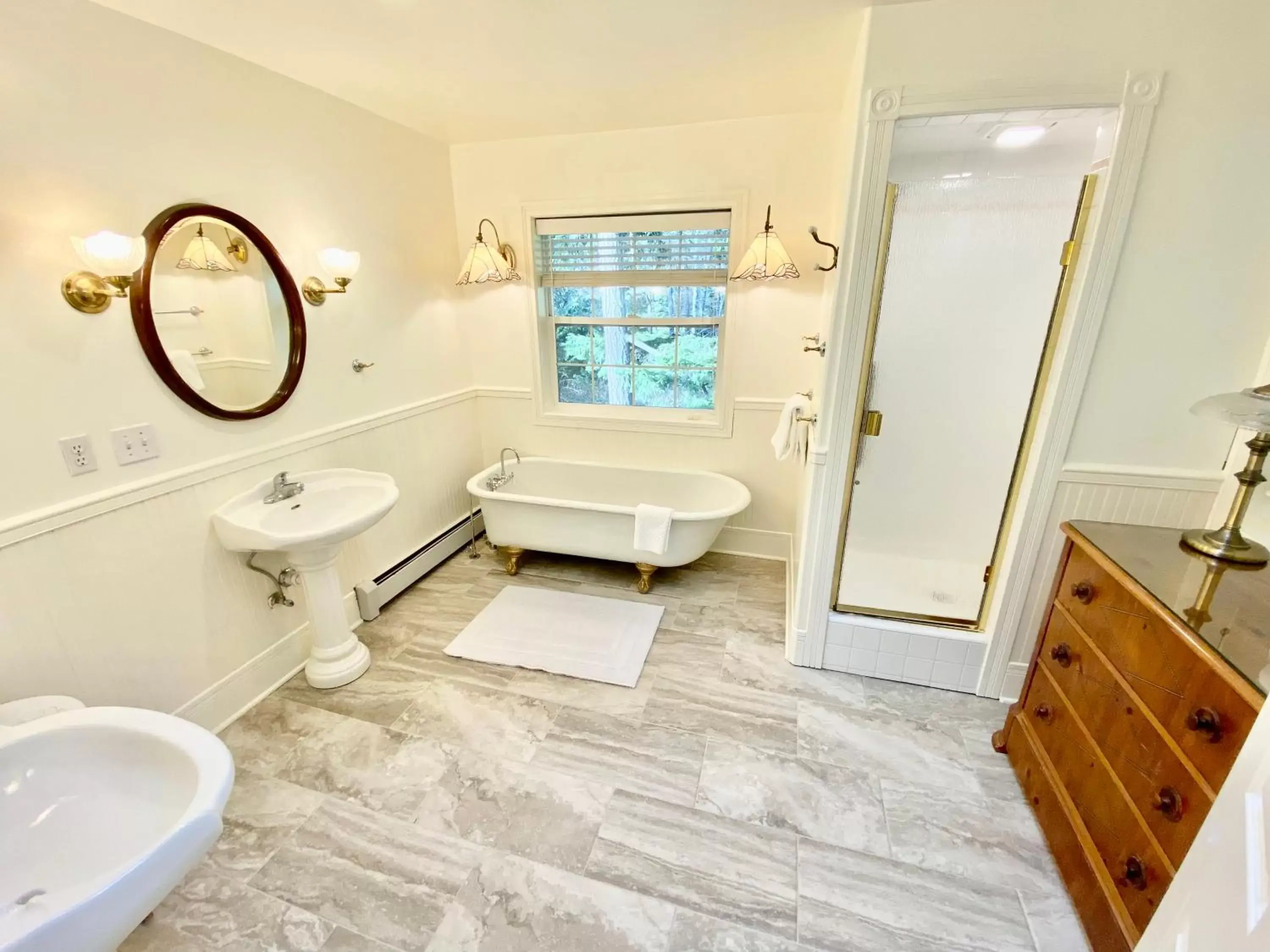 Deluxe King Room in Otter's Pond Bed and Breakfast Deluxe King Room in Otter's Pond Bed and Breakfast