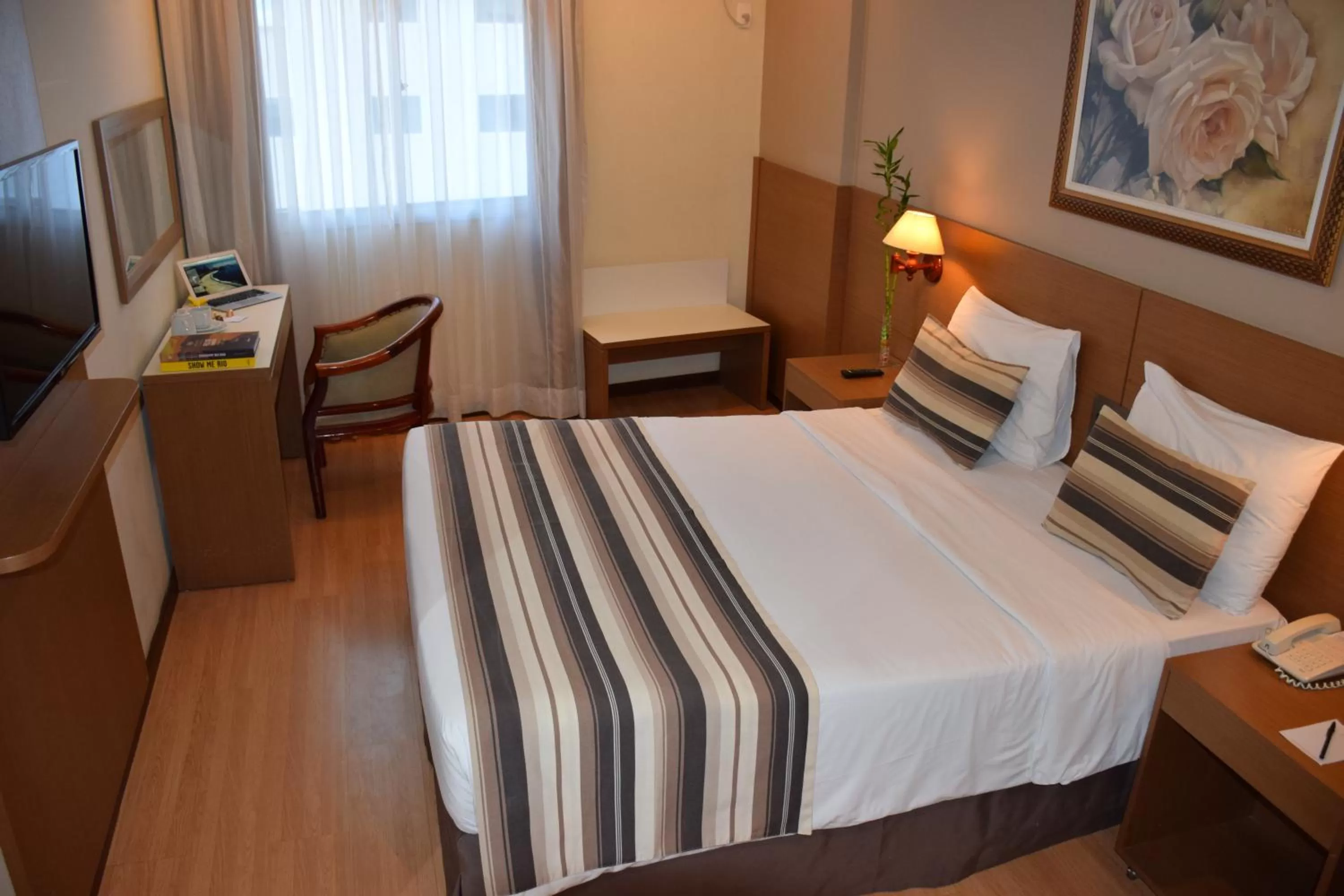 Bed in Augusto's Copacabana Hotel