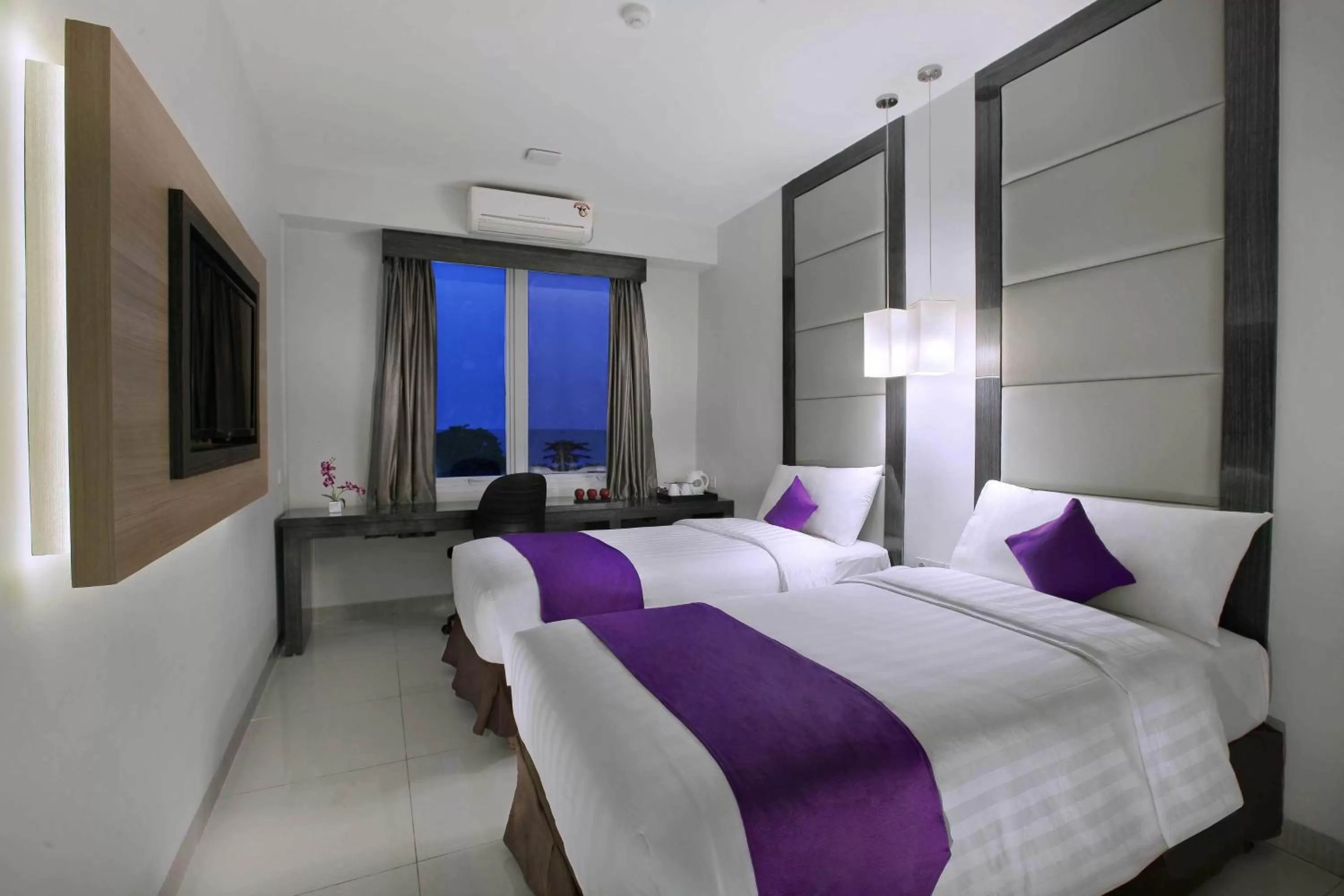 Bedroom, Bed in Quest Hotel Balikpapan by ASTON